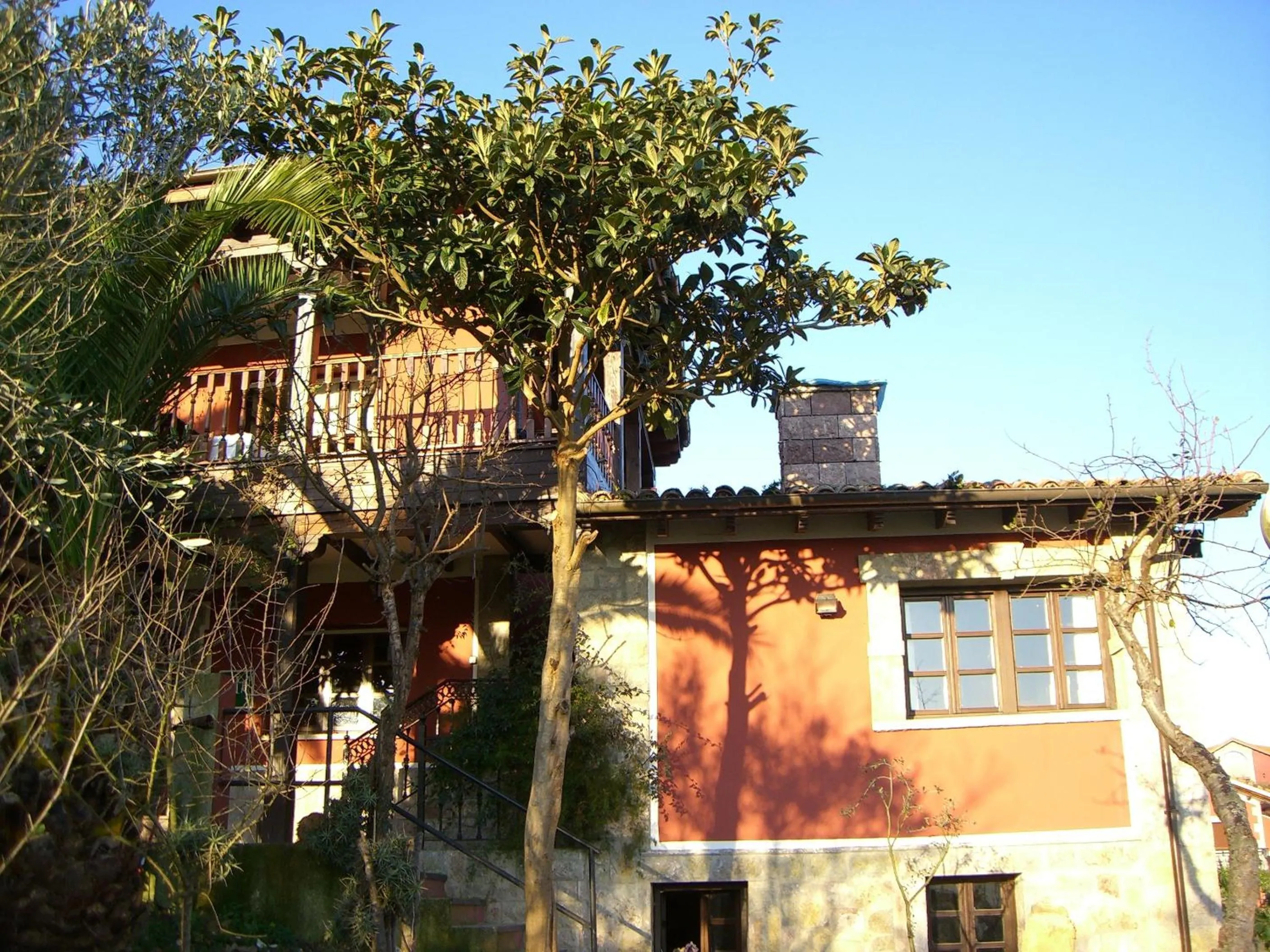 Facade/entrance in Hotel La Curva Ribadesella PARKING