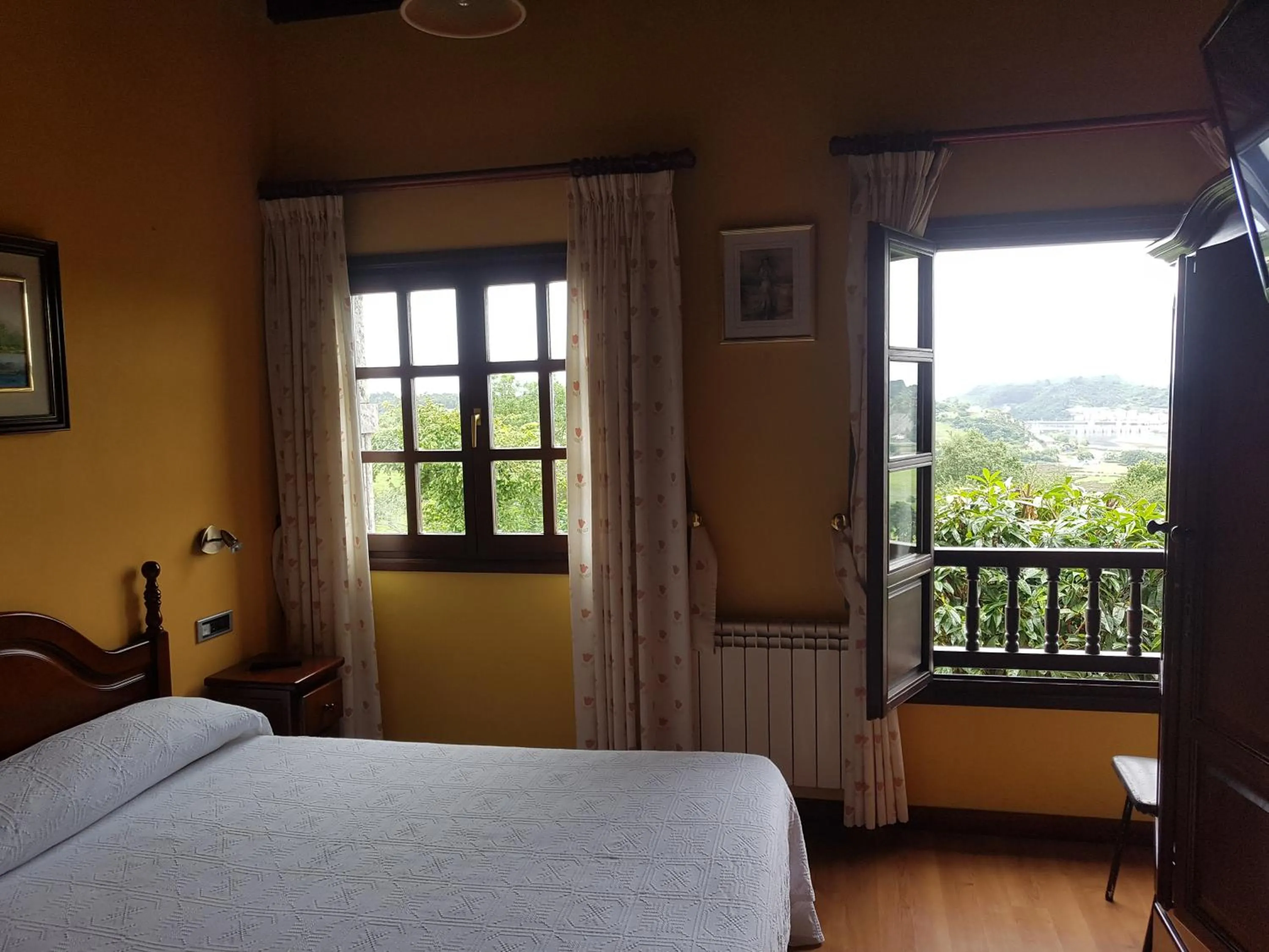 River view, Bed in Hotel La Curva Ribadesella PARKING