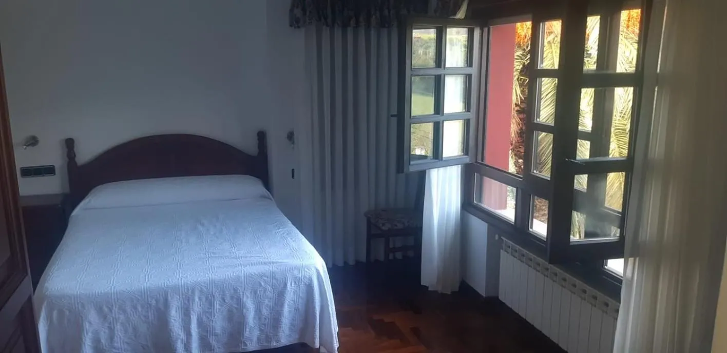 Bed in Hotel La Curva Ribadesella PARKING
