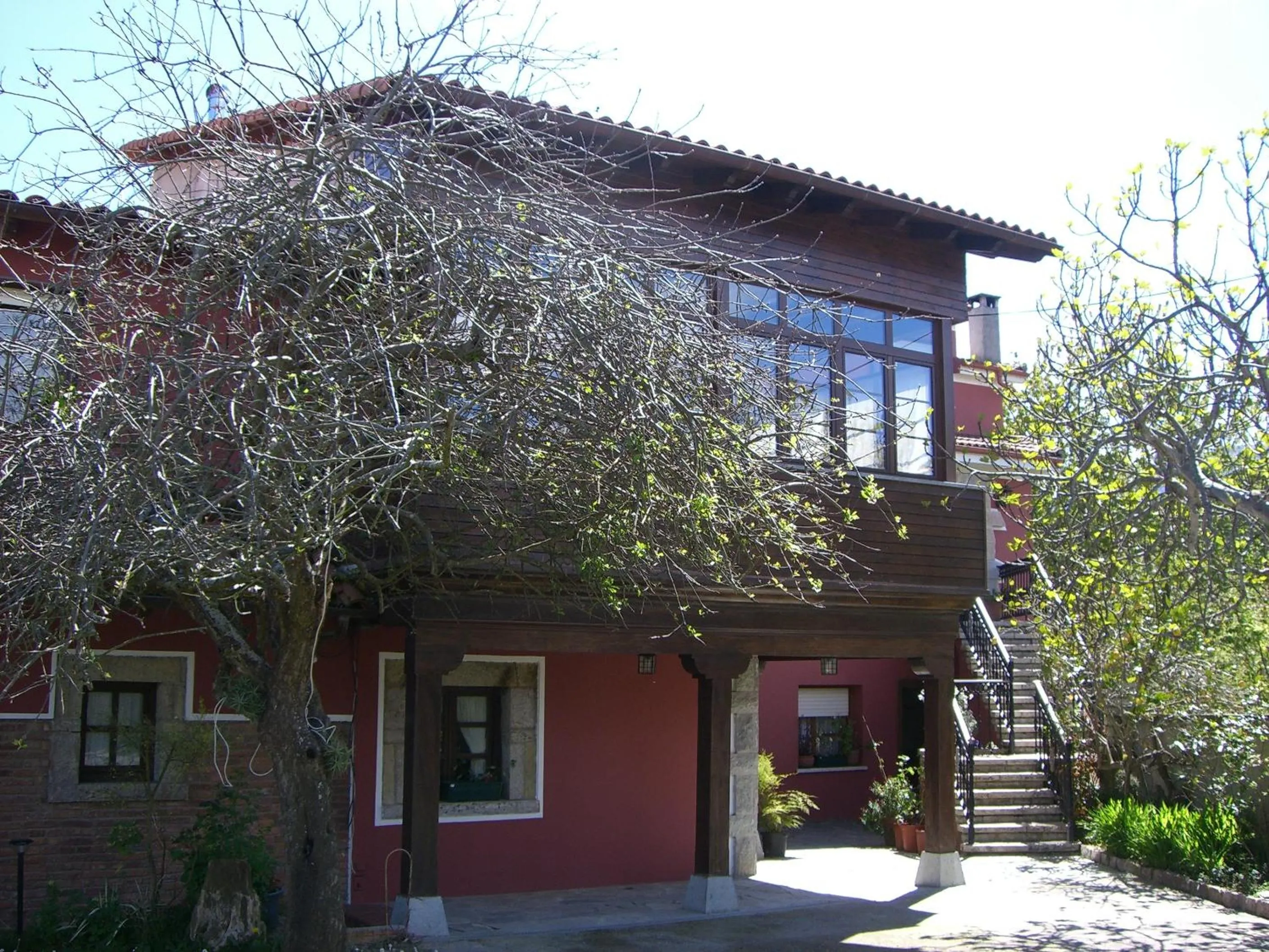 Facade/entrance in Hotel La Curva Ribadesella PARKING