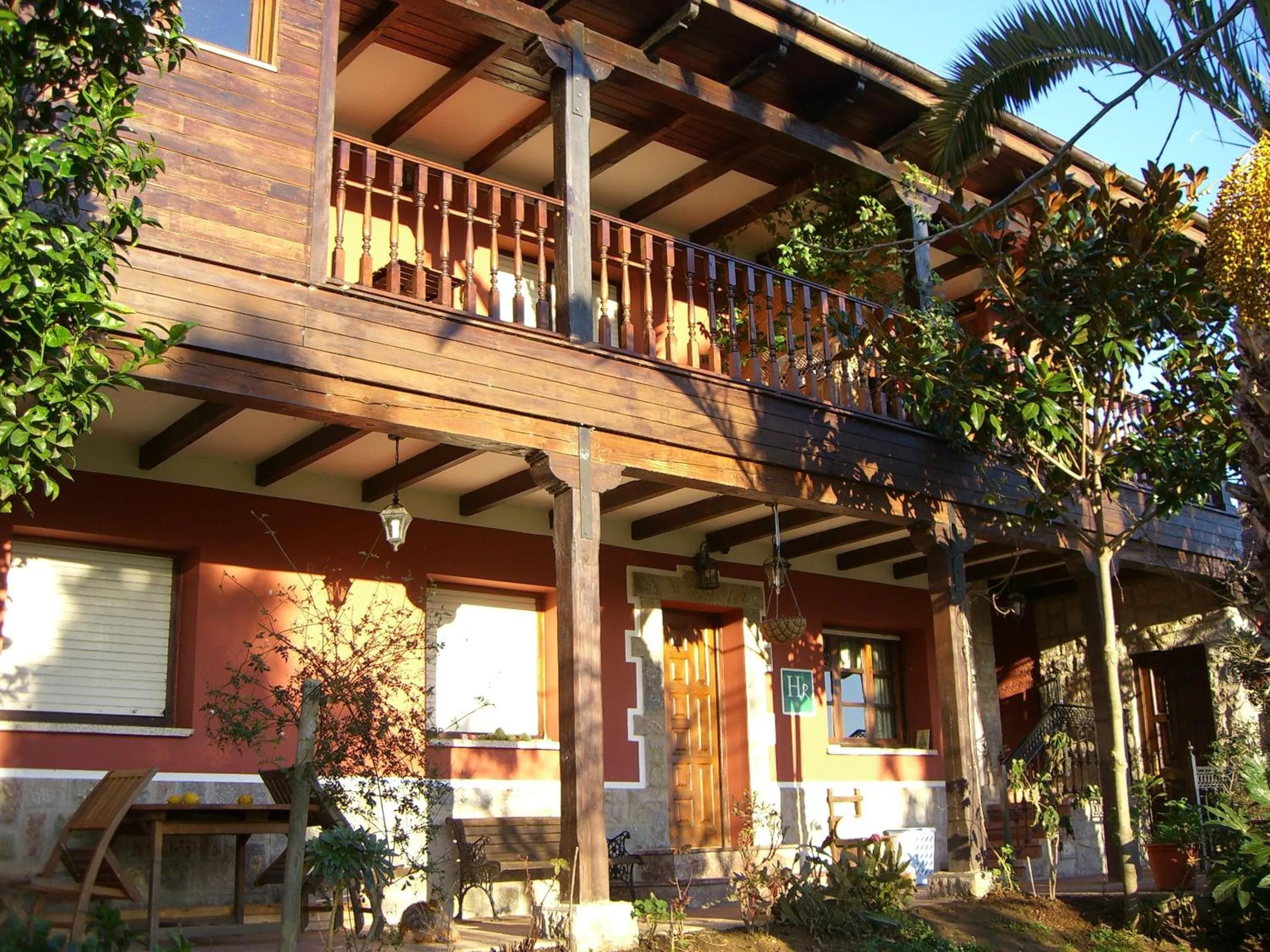 Facade/entrance in Hotel La Curva Ribadesella PARKING