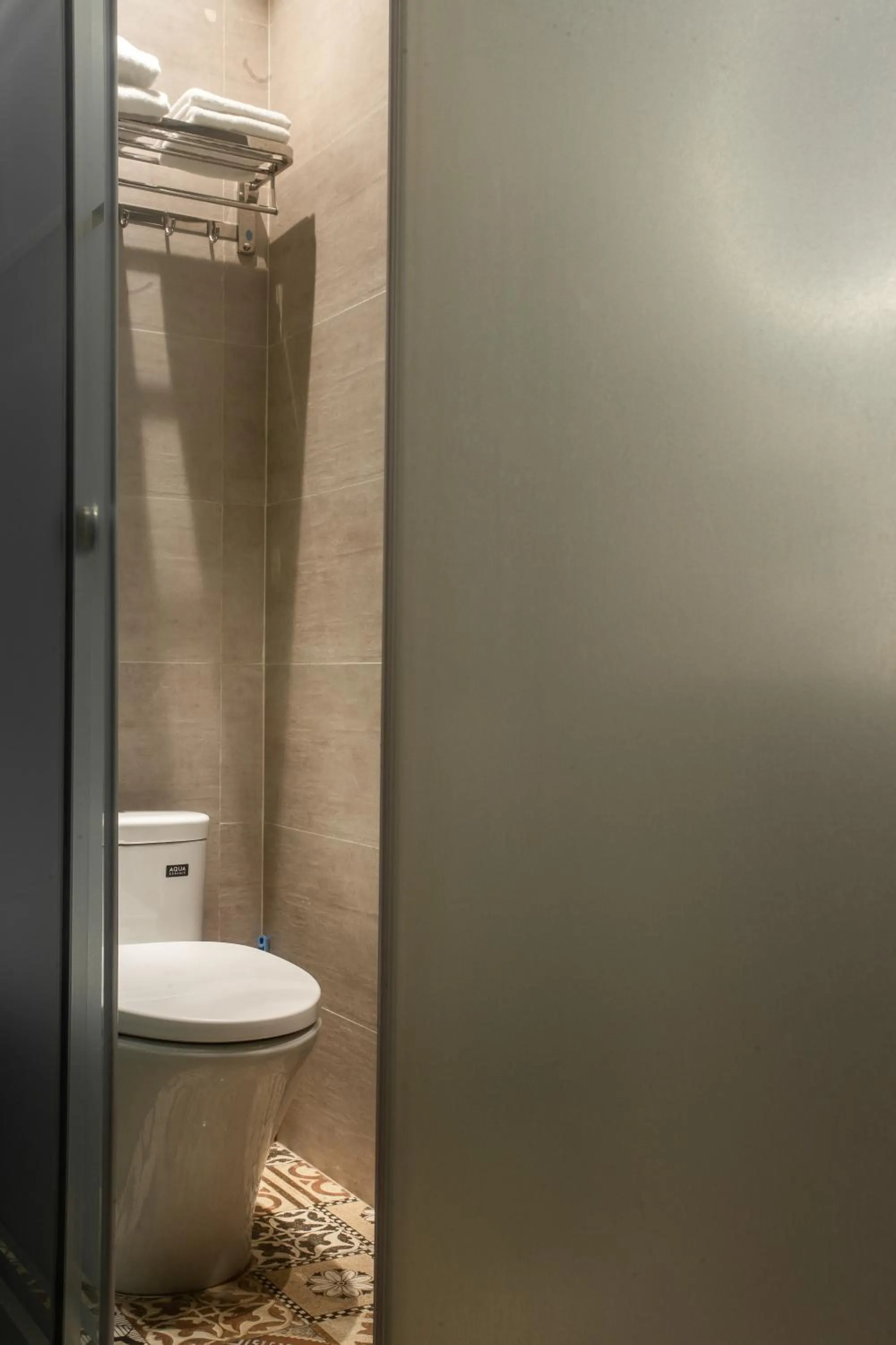 Toilet in Lanha Hotel - Homestay