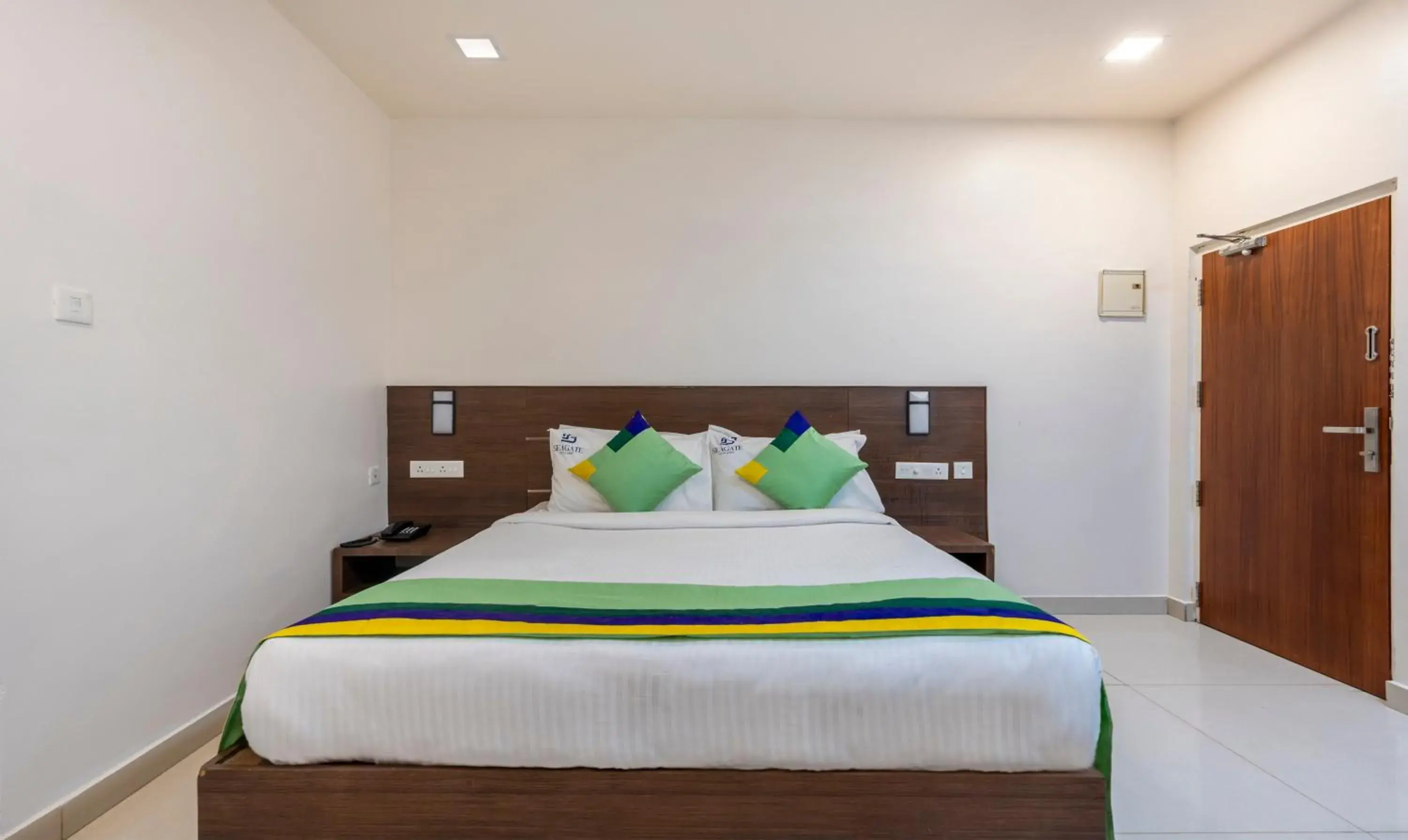 Bedroom, Bed in Treebo Seagate Bedroom, Bed in Treebo Seagate