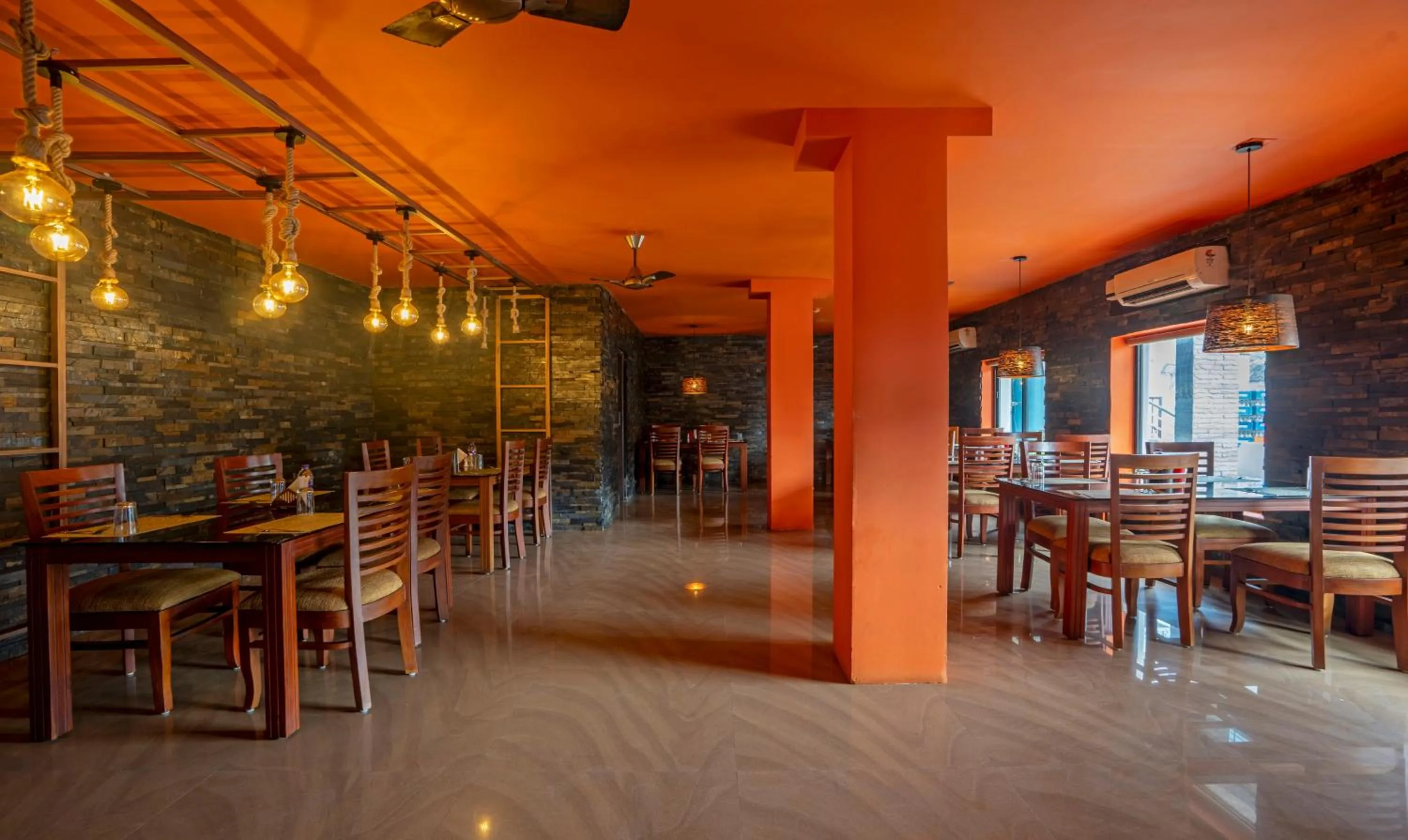 Restaurant/places to eat in Treebo Seagate