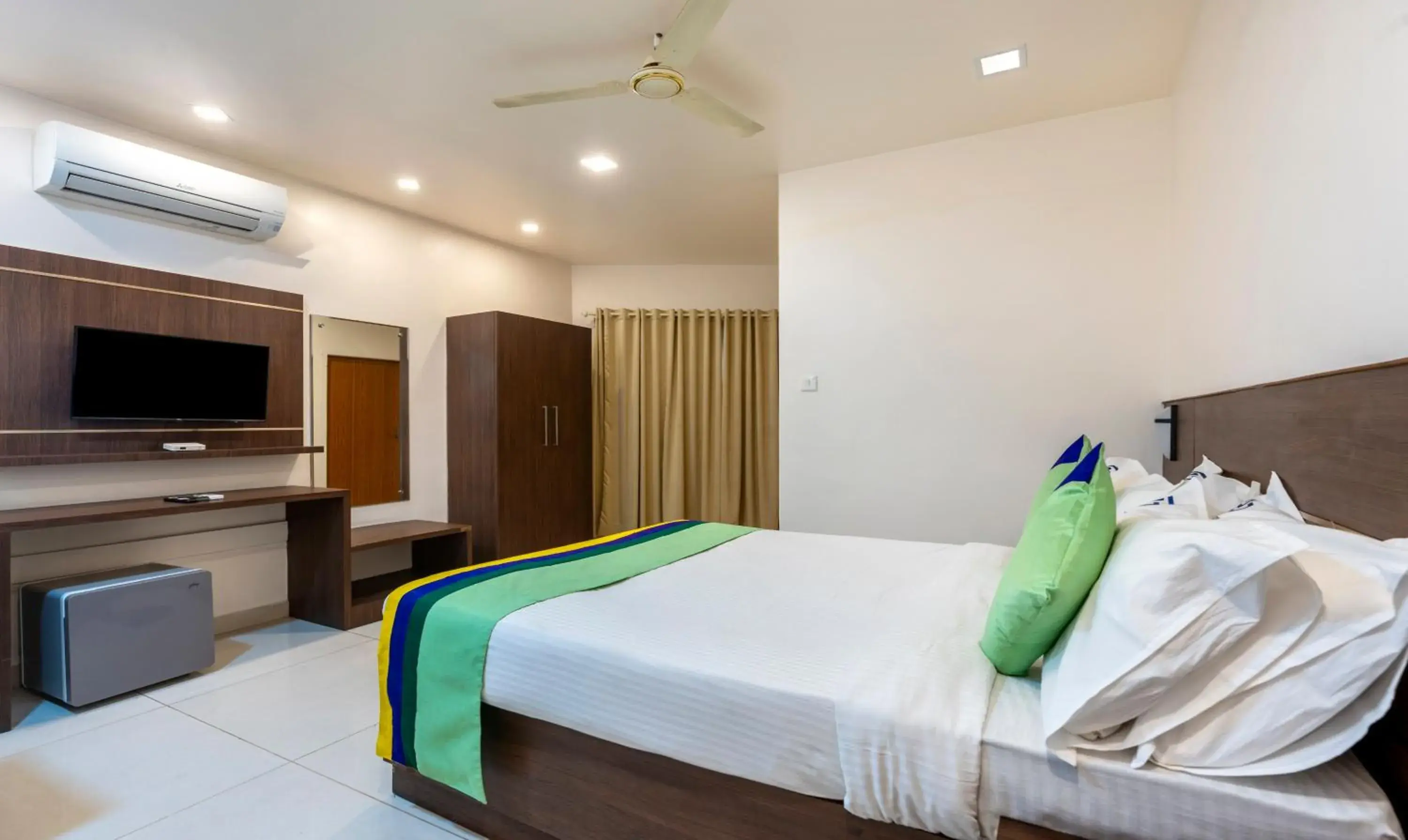 Bedroom, Bed in Treebo Seagate Bedroom, Bed in Treebo Seagate