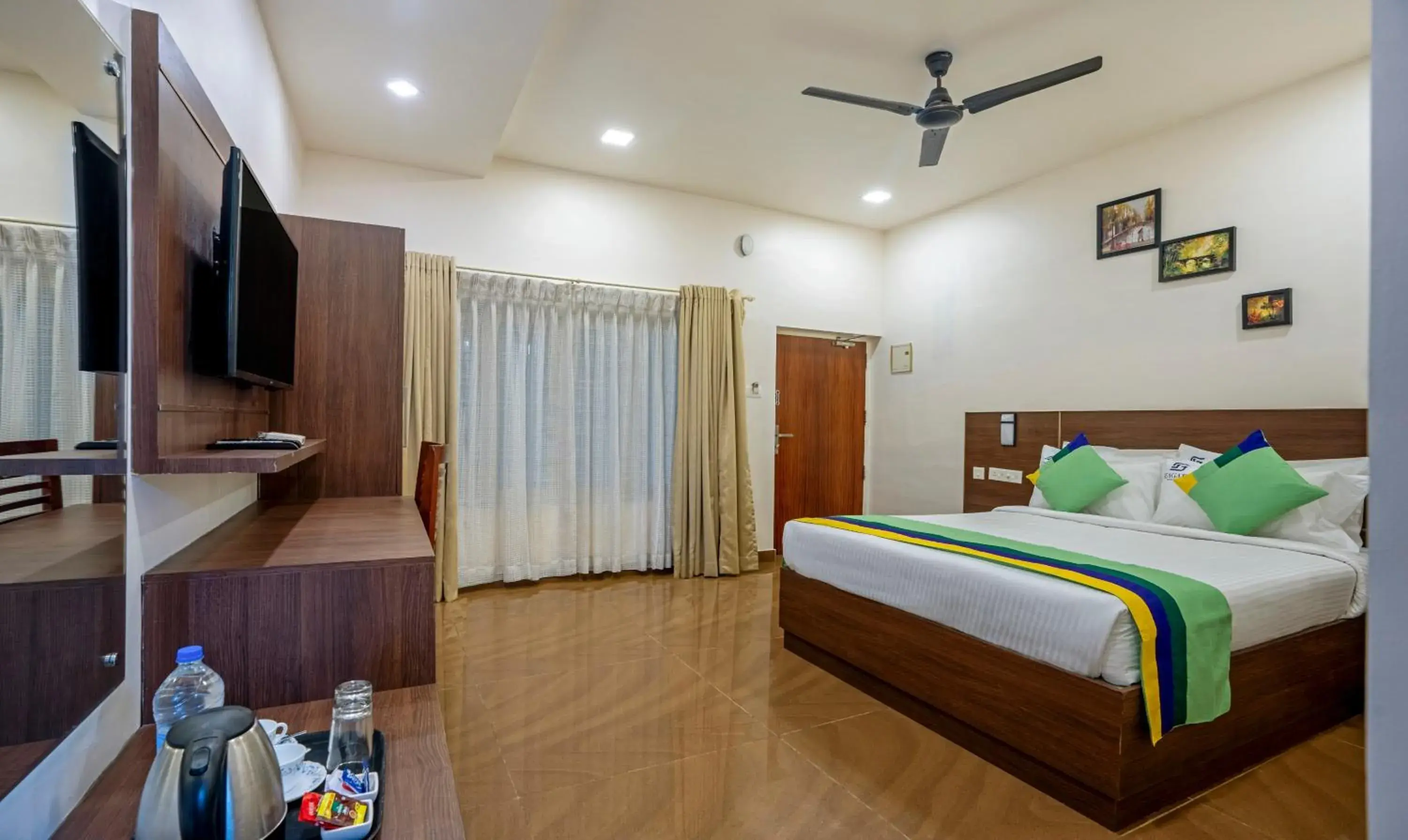 Bedroom, Bed in Treebo Seagate Bedroom, Bed in Treebo Seagate