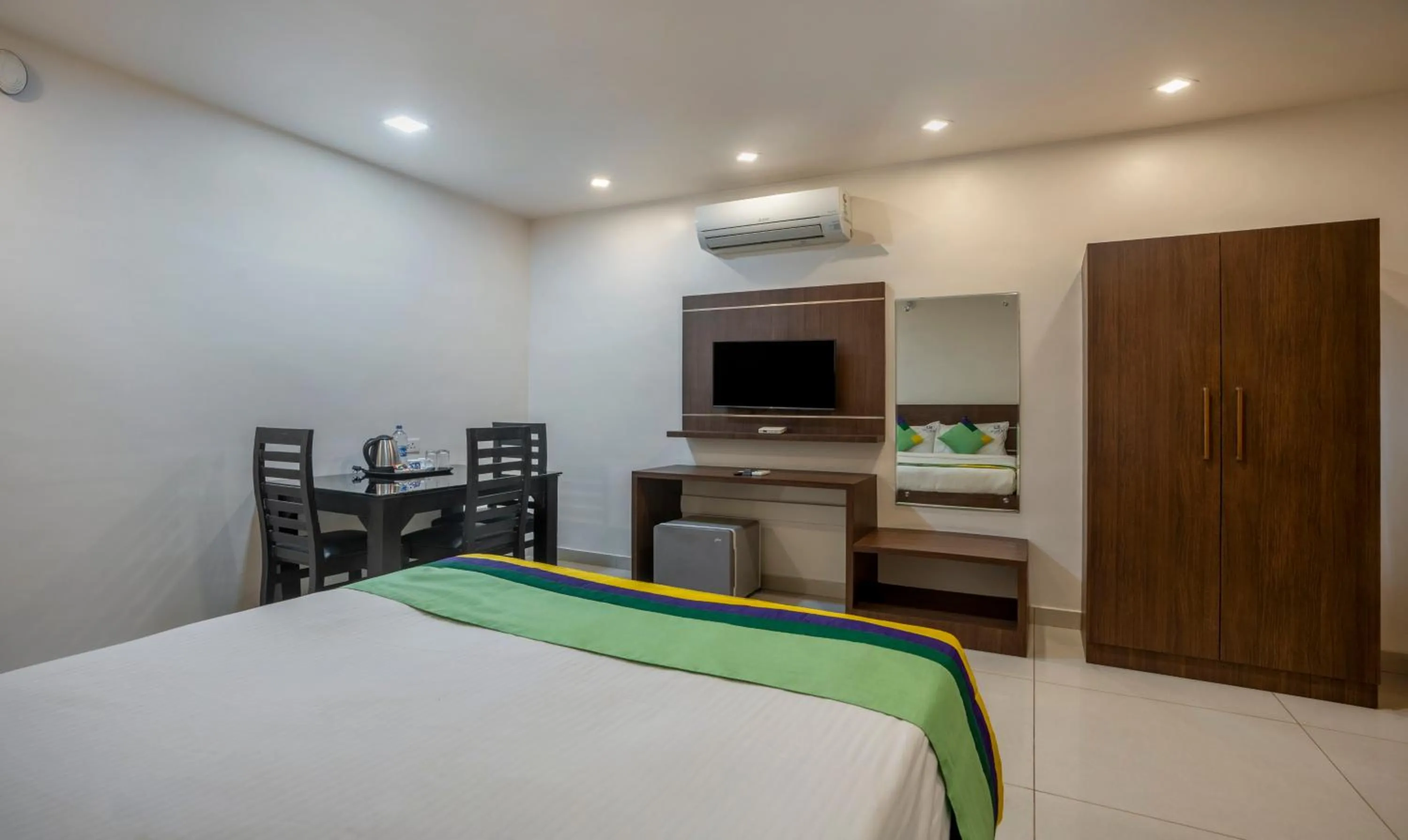 Bedroom, Bed in Treebo Seagate