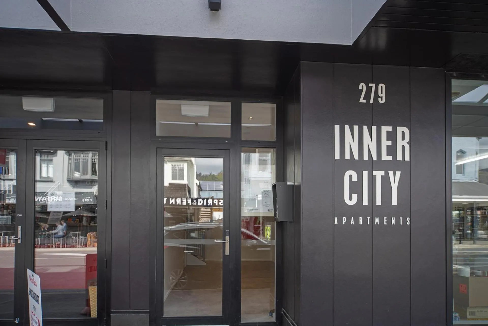 Inner City Apartment 2 - Modern, Rooftop Balcony