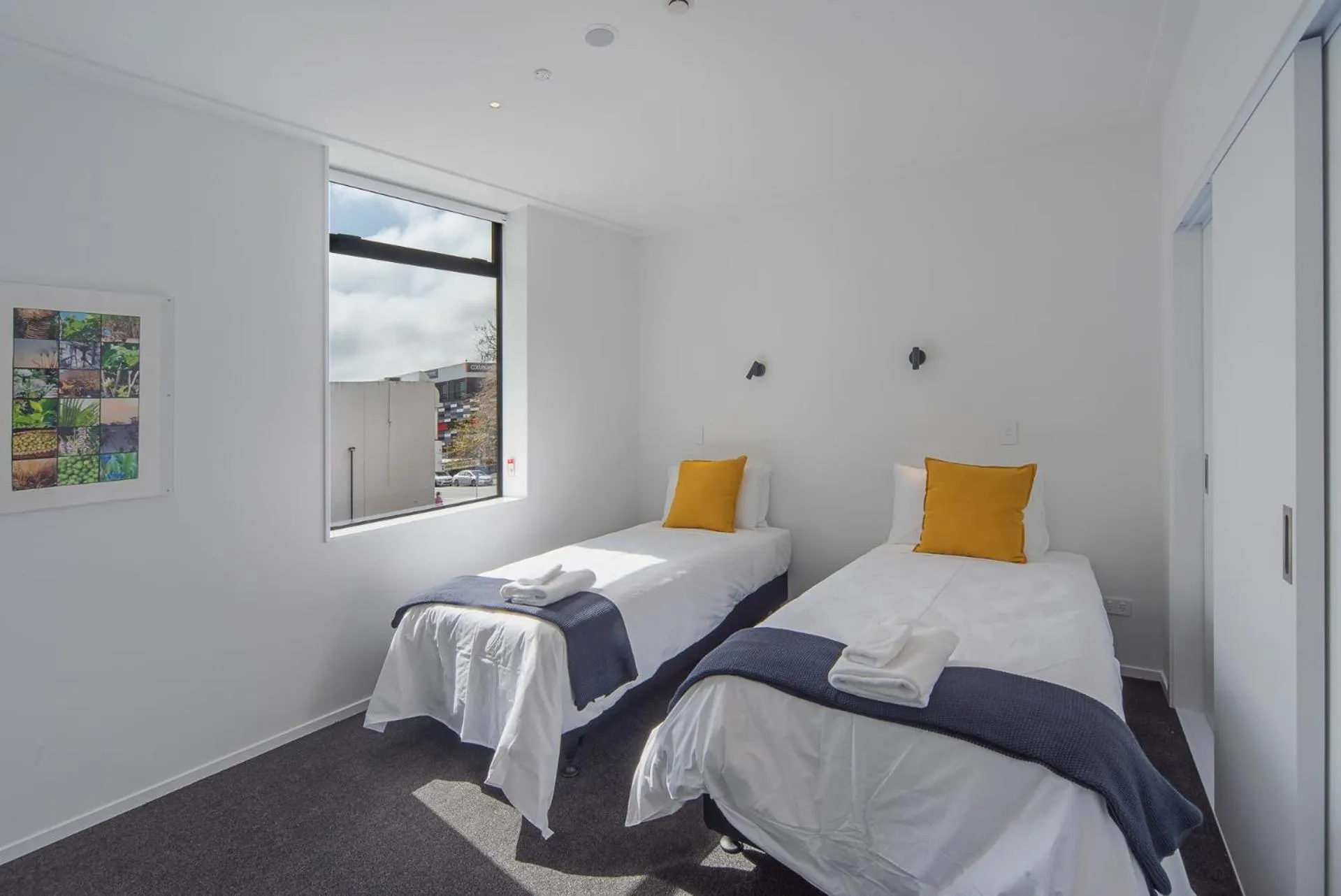 Bed in Inner City Apartment 2 - Modern, Rooftop Balcony