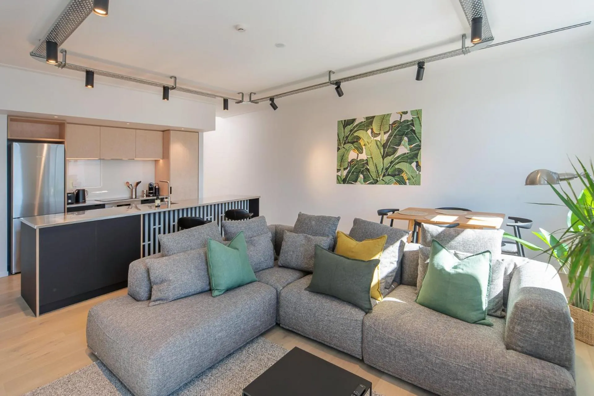 Inner City Apartment 2 - Modern, Rooftop Balcony