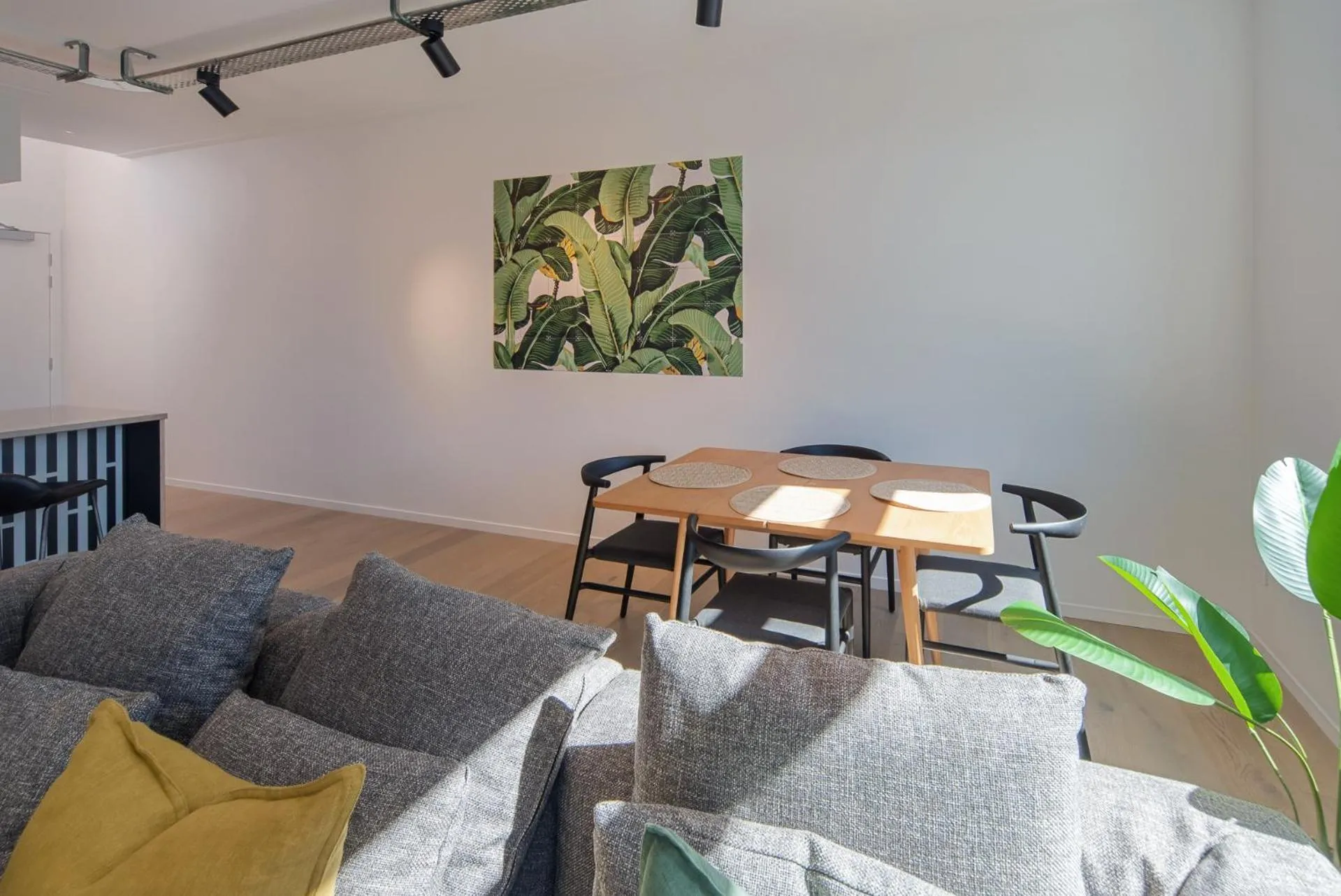 Inner City Apartment 2 - Modern, Rooftop Balcony