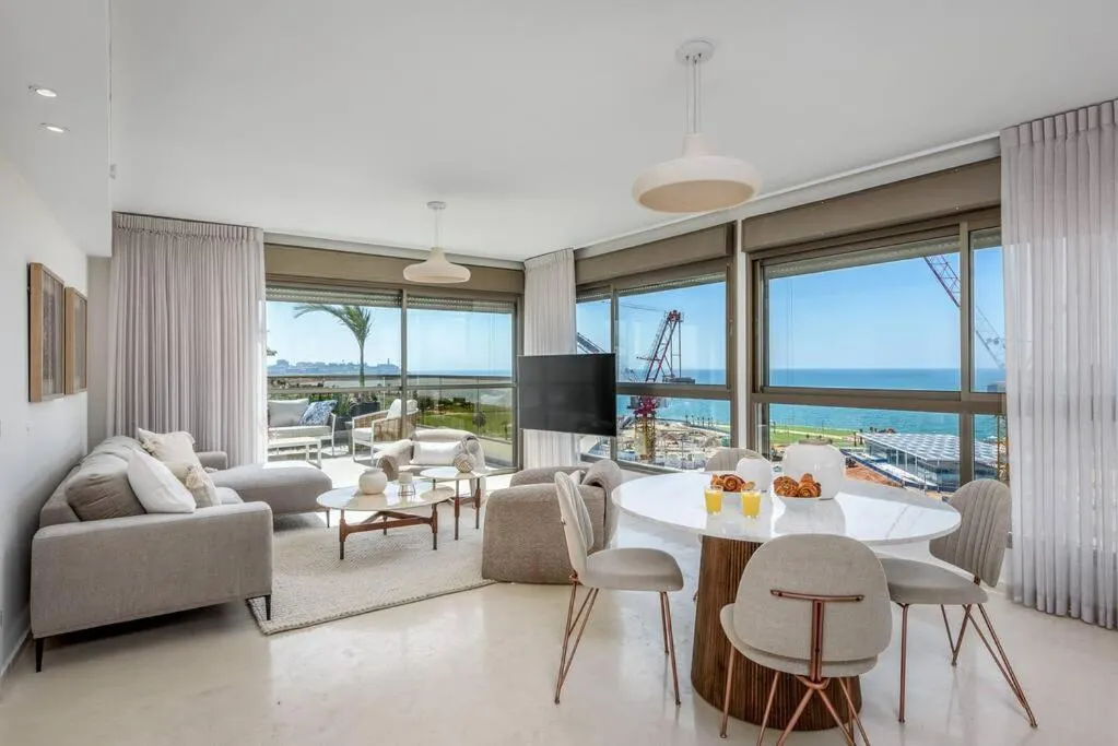 #Breathtaking 4BR/3BA Duplex Seafront