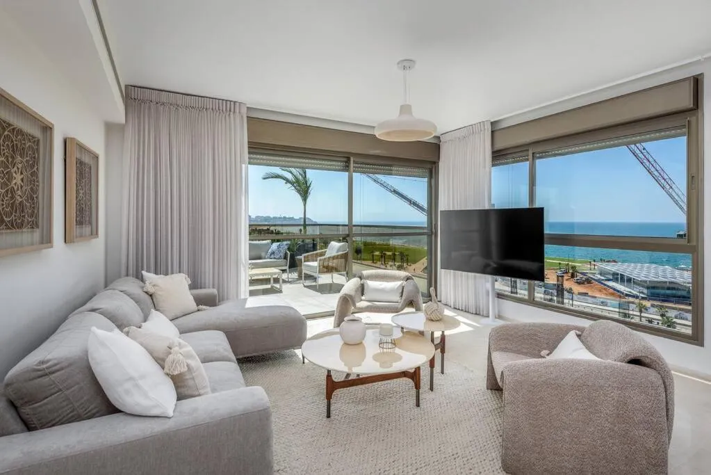 #Breathtaking 4BR/3BA Duplex Seafront