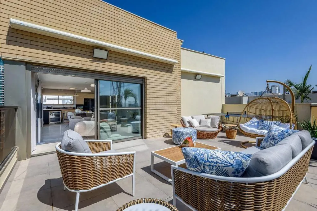 #Breathtaking 4BR/3BA Duplex Seafront