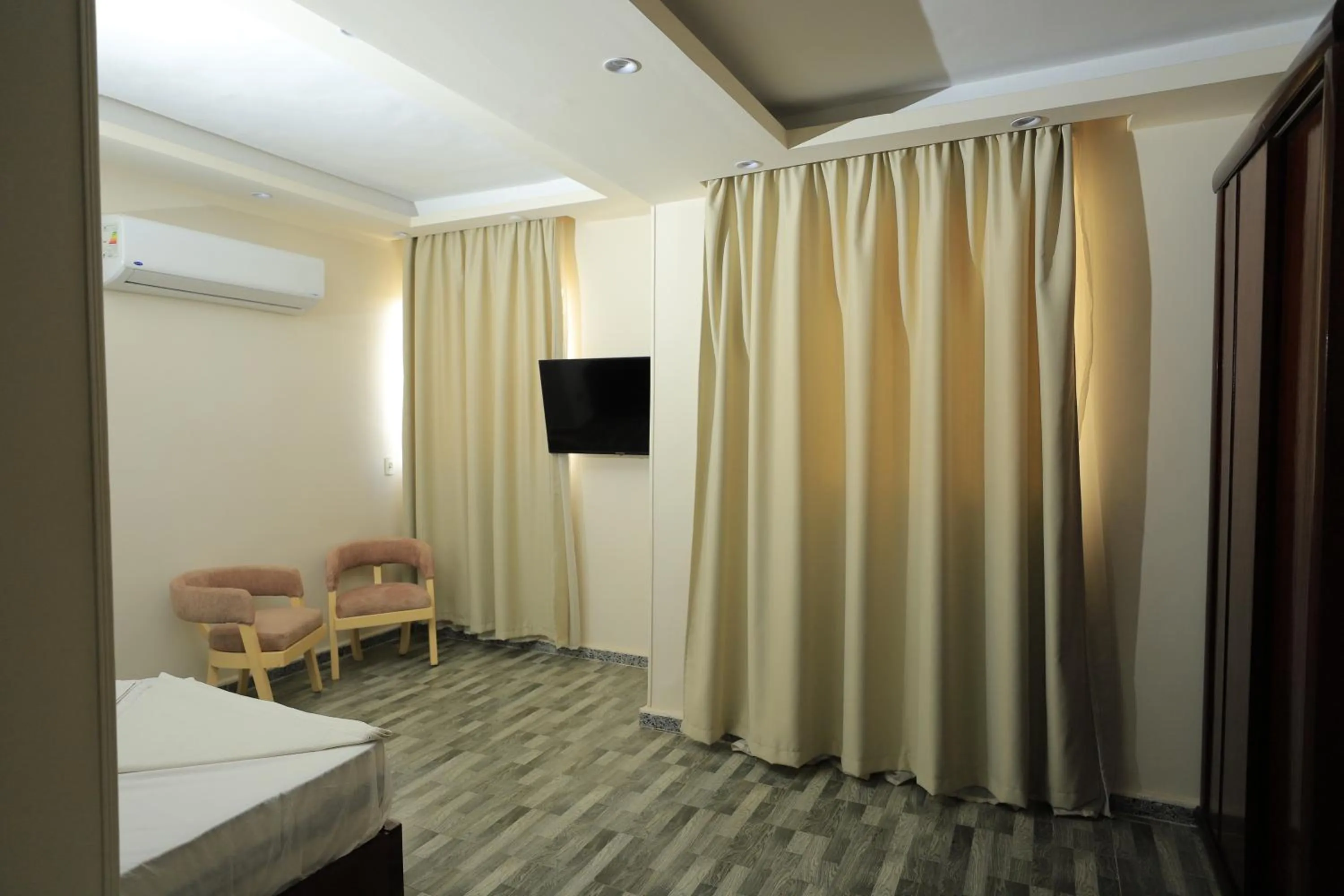 Communal lounge/ TV room, Bed in Grand Museum Pyramids View Hotel