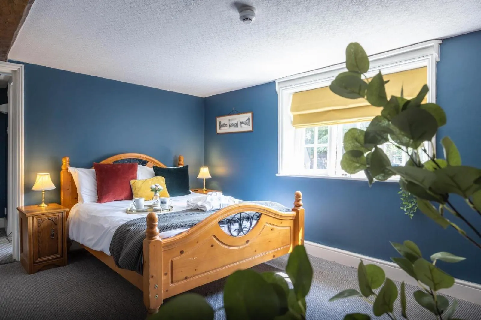 Bedroom in The Swan Inn