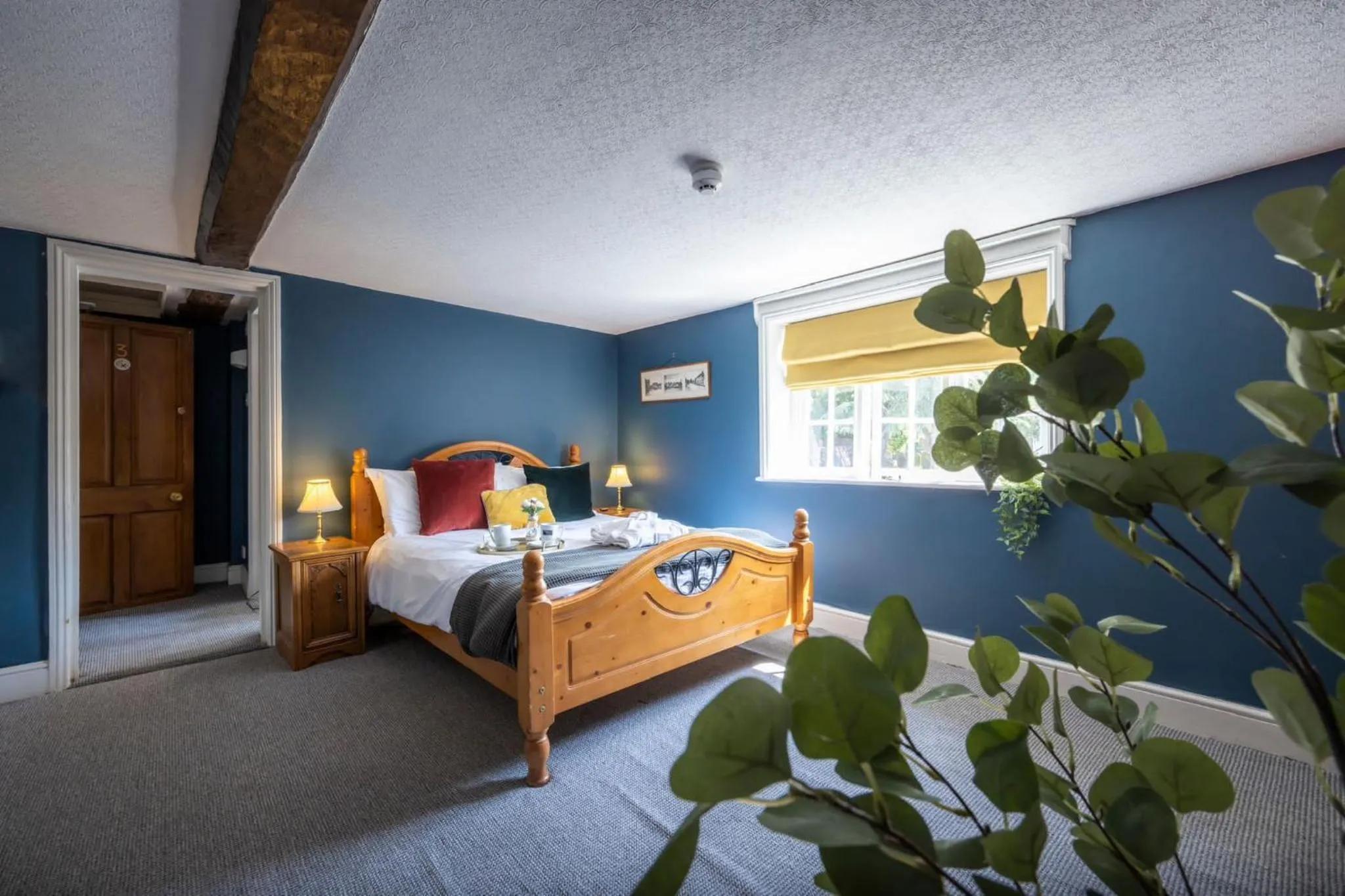 Bedroom in The Swan Inn