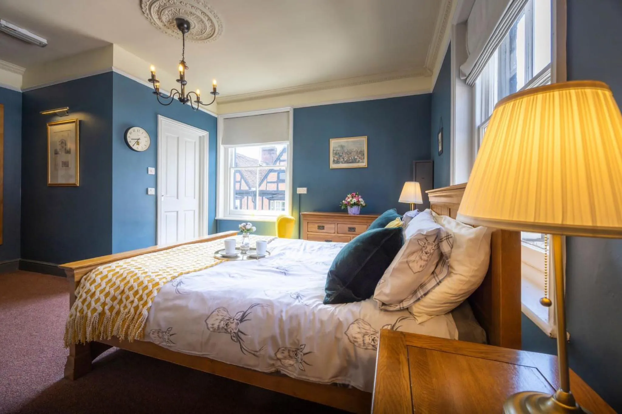 Bedroom in The Swan Inn