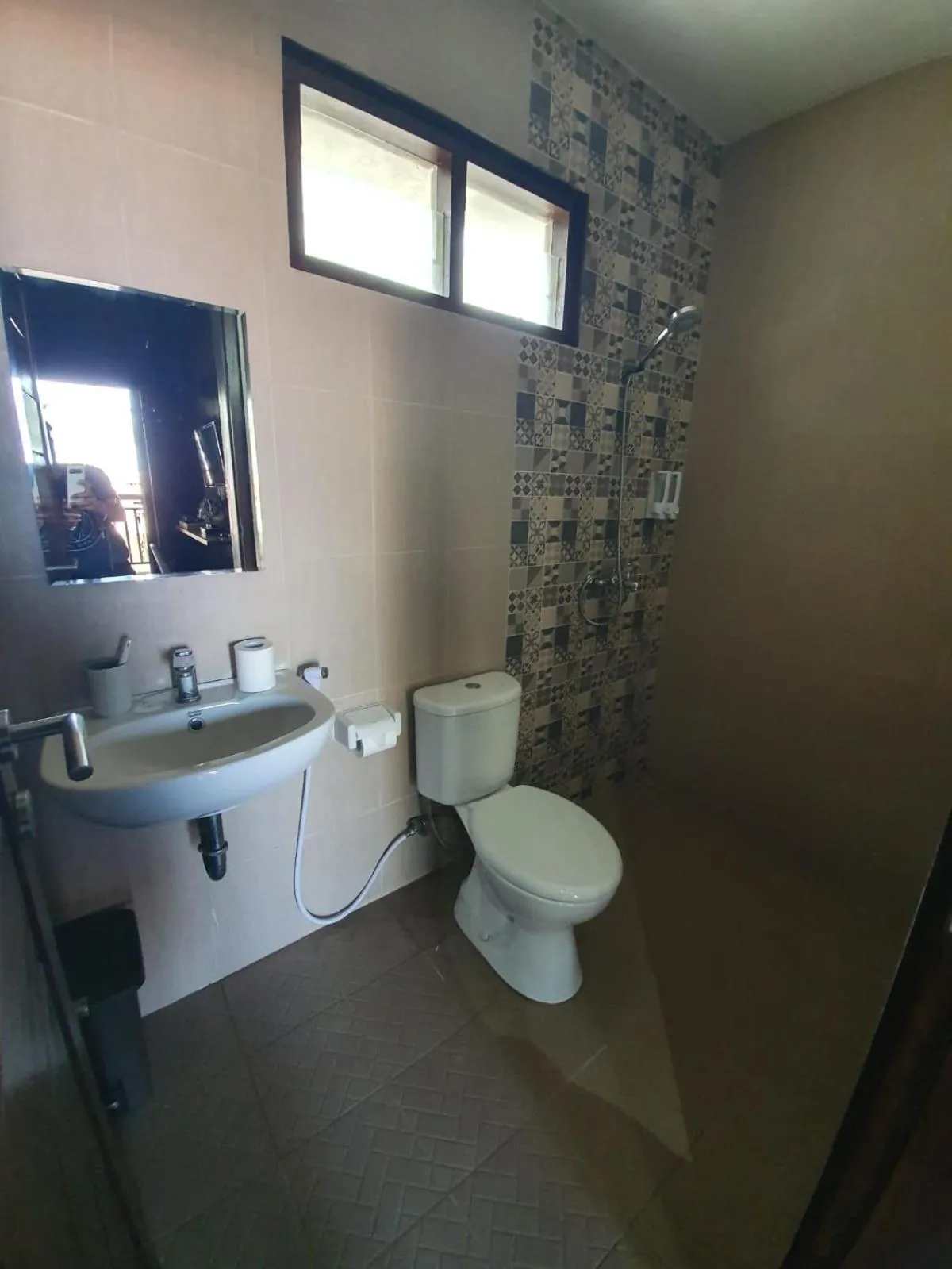 Shower in Q'Pelagos Sunset Bungalow