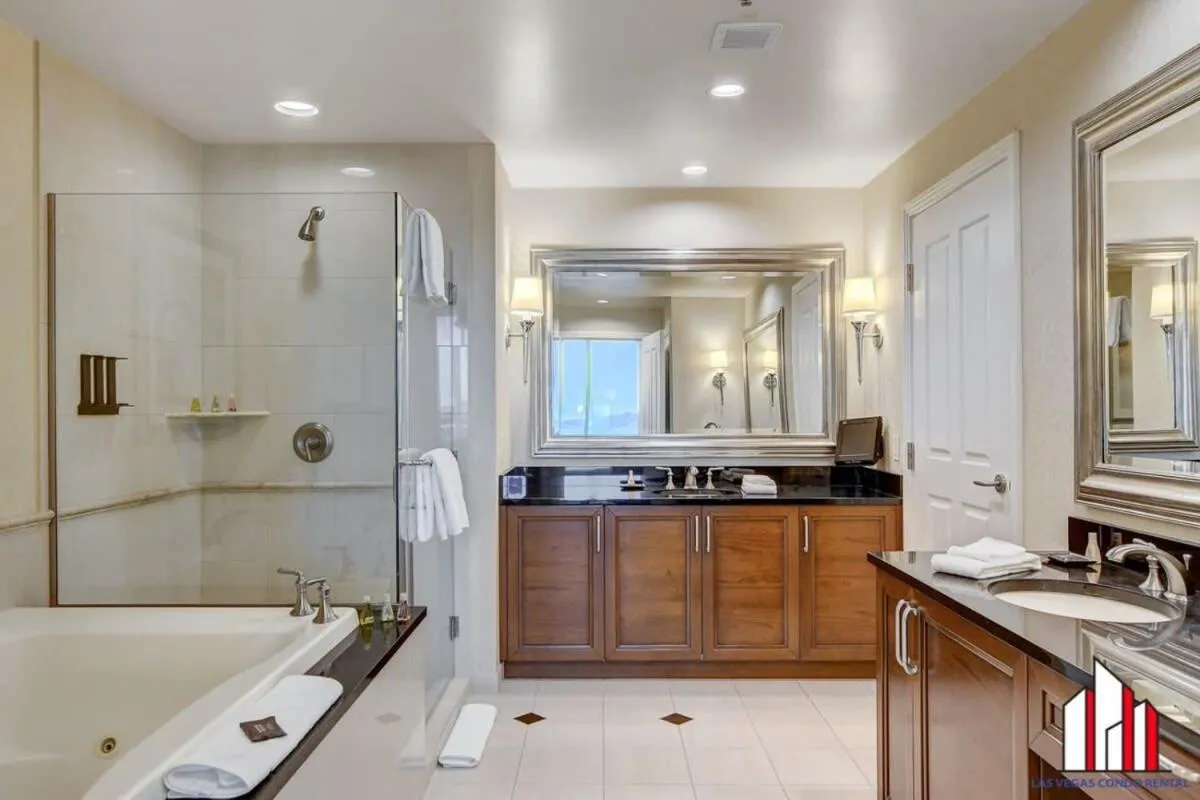 MGM Signature-31-702 1Bedroom 2Bath Balcony Suite