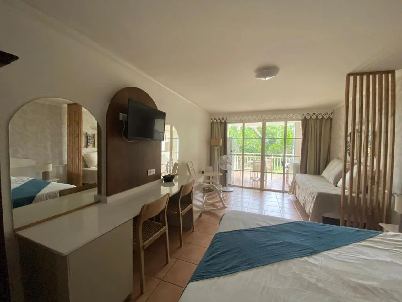 Photo of the whole room, Bed in Studio de rêve dans un village de vacances - Entièrement rénové 2025 - Clim rénovée 2025