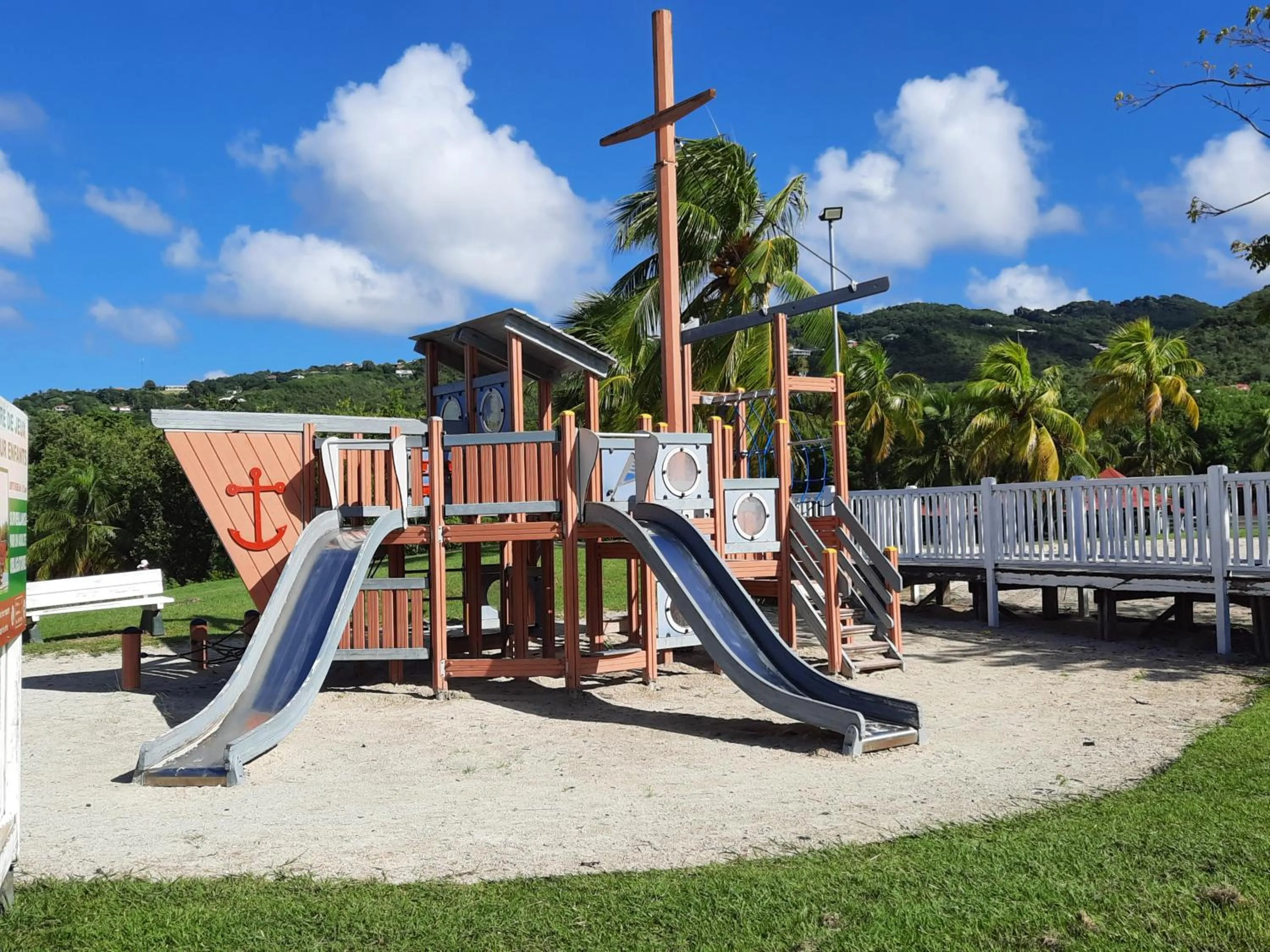 Children play ground in Studio de rêve dans un village de vacances - Entièrement rénové 2025 - Clim rénovée 2025
