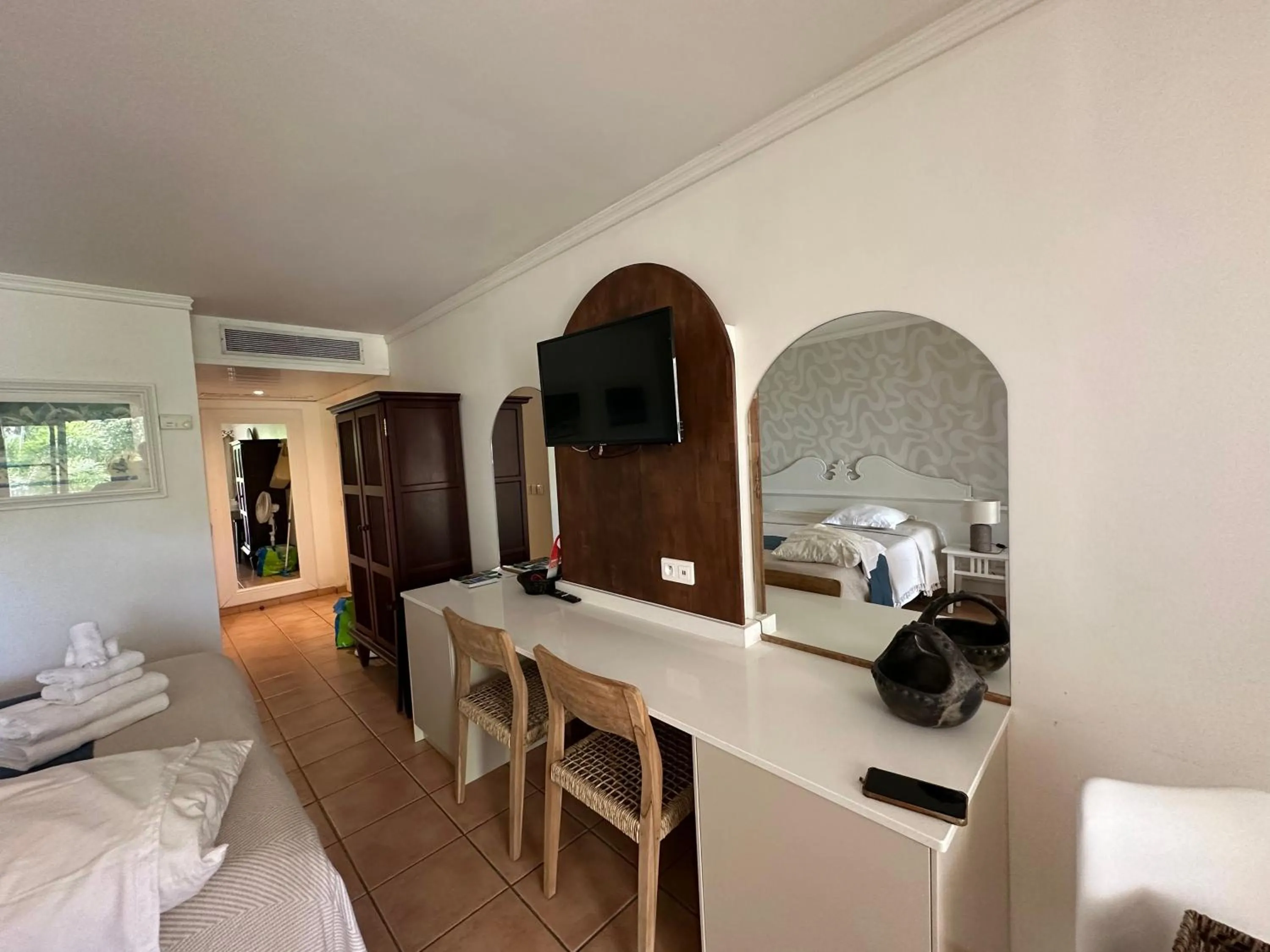 Photo of the whole room, Bed in Studio de rêve dans un village de vacances - Entièrement rénové 2025 - Clim rénovée 2025