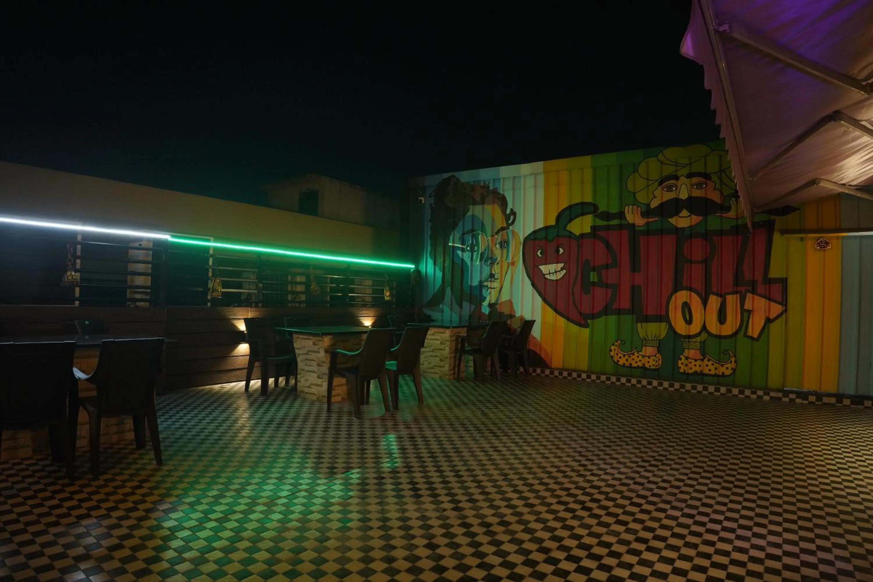 Evening entertainment in The Pride