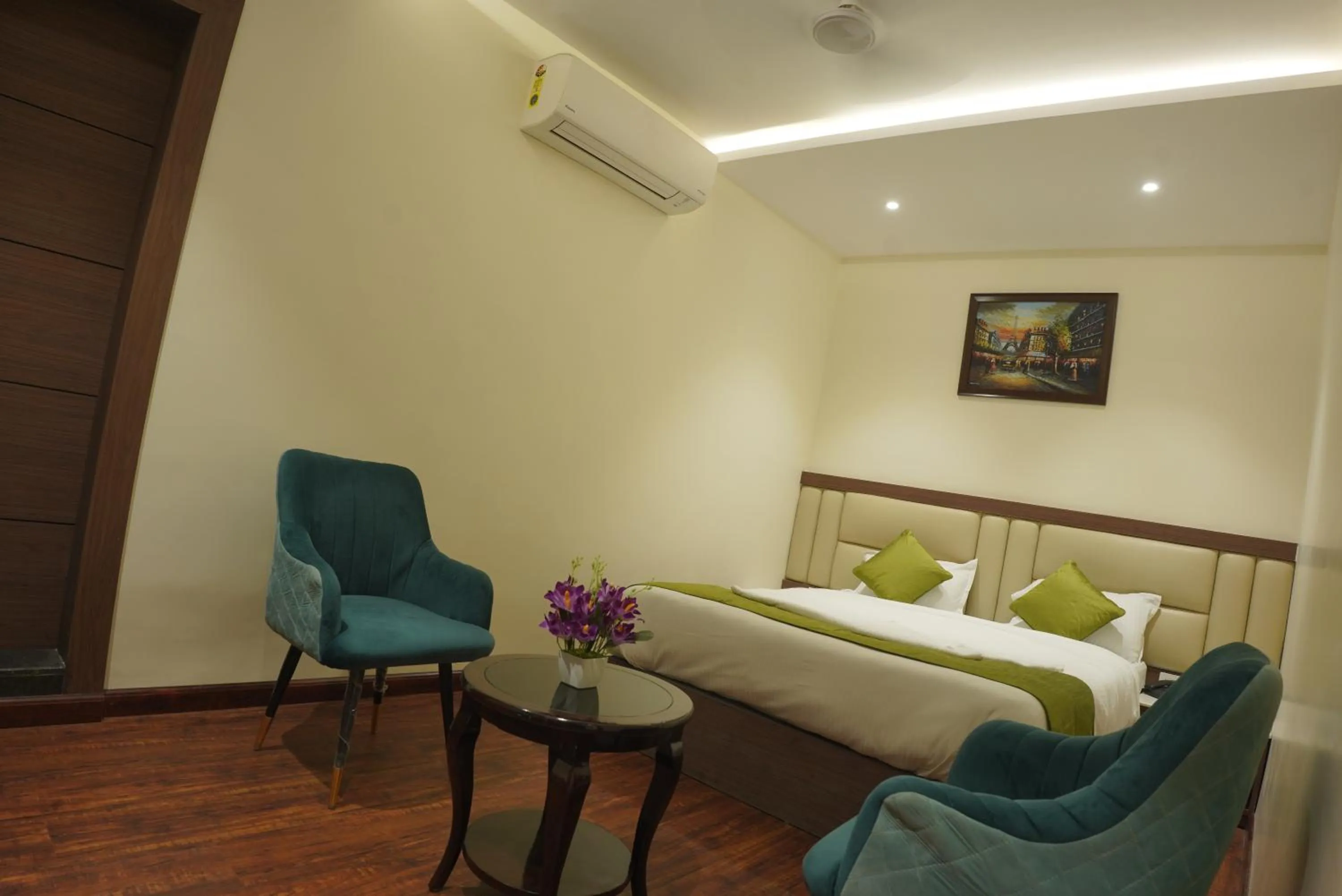 Photo of the whole room, Bed in The Pride