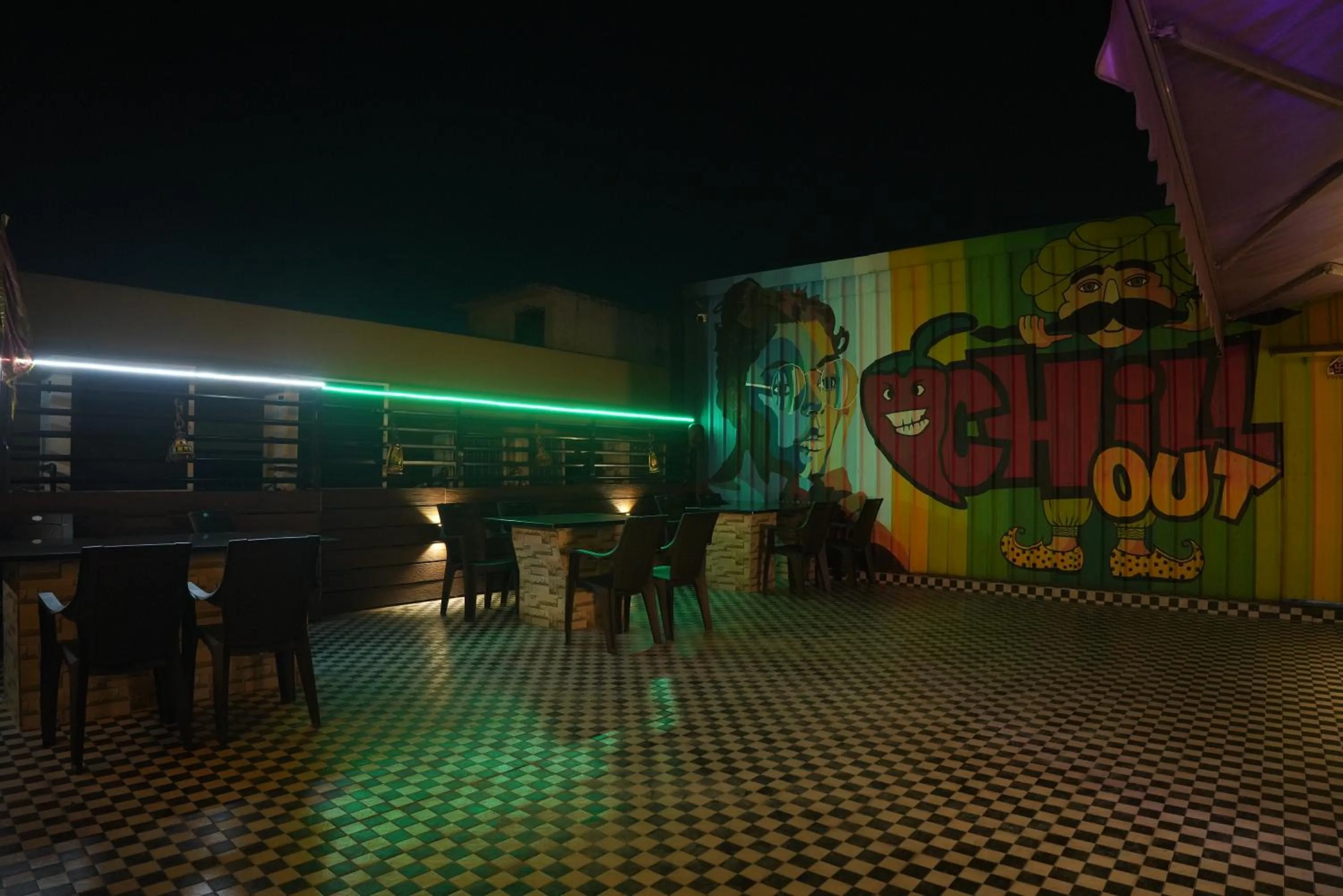 Evening entertainment in The Pride