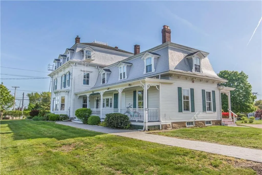 Property building in The Langworthy Inn & Winery