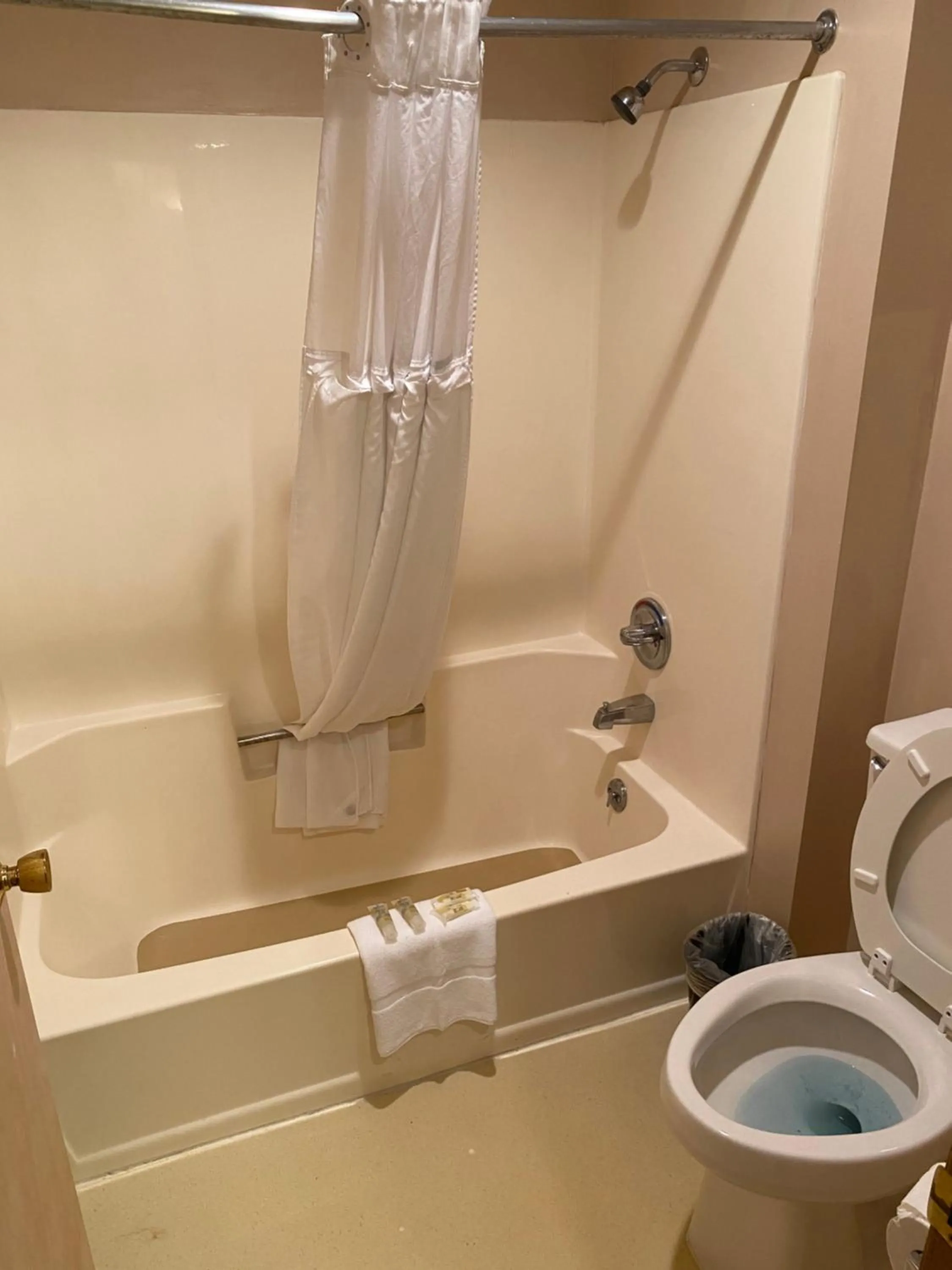 Bathroom in Malibu Inn