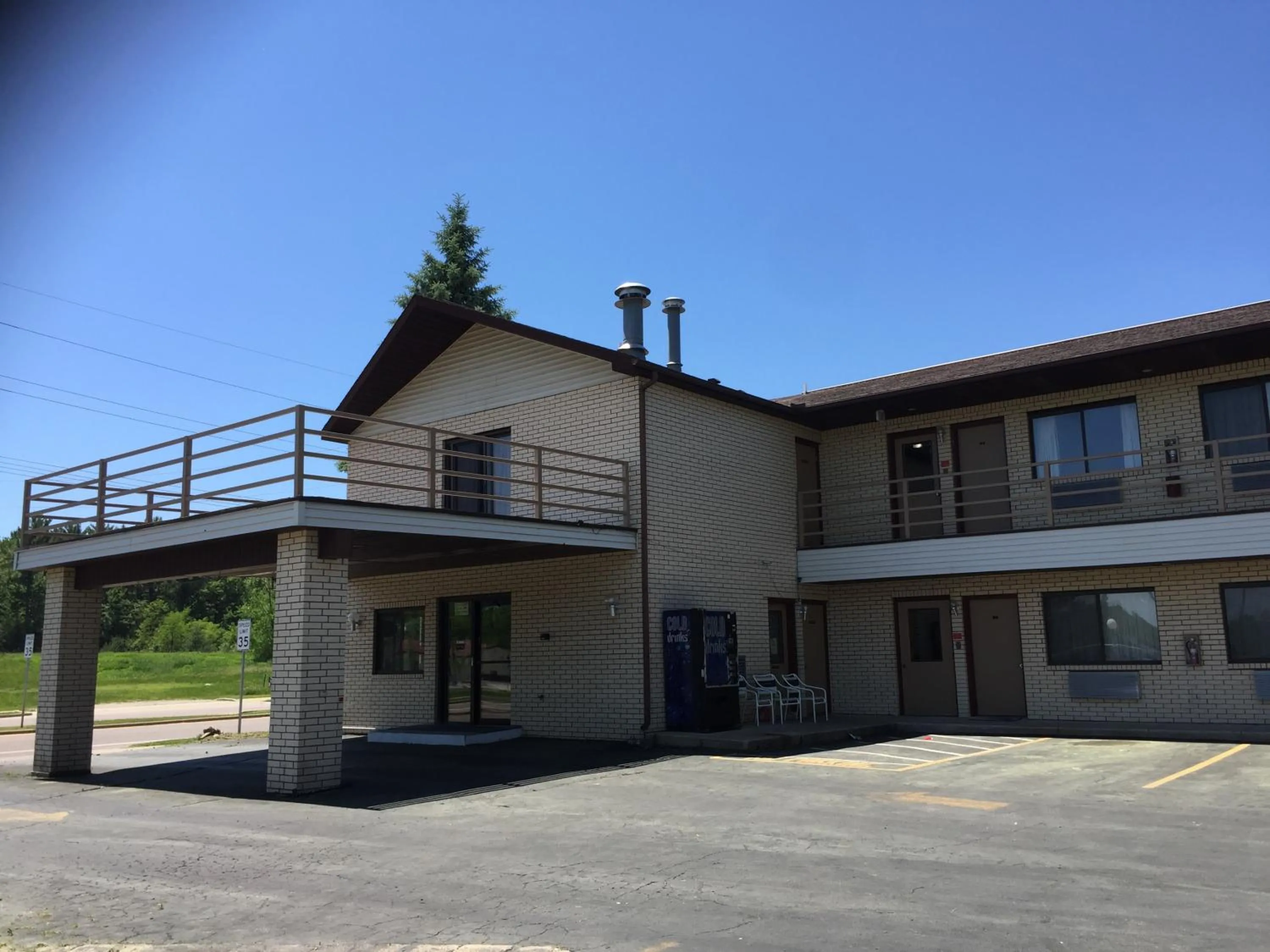 Property building in Malibu Inn