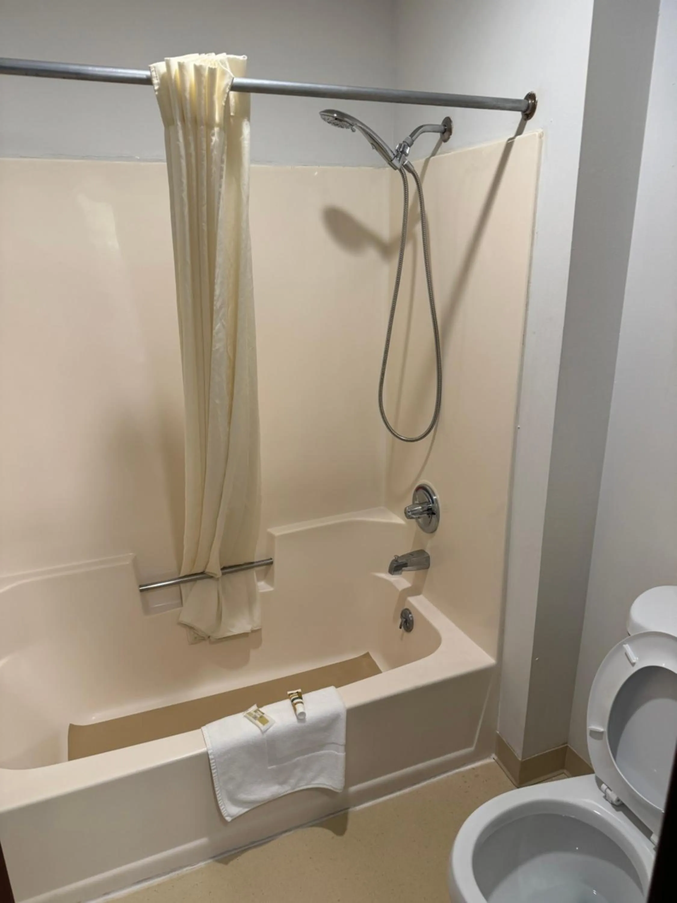 Bathroom in Malibu Inn