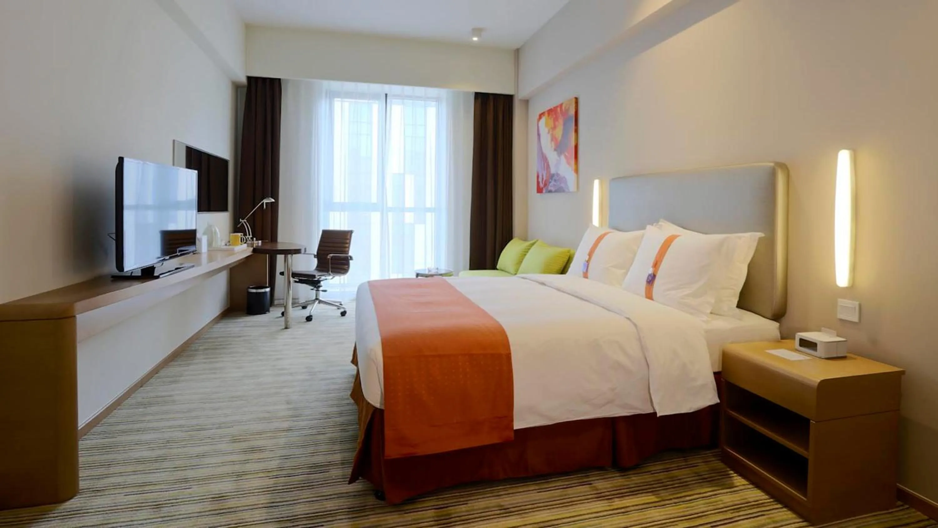 Photo of the whole room, Bed in Holiday Inn Express Shanghai Gongkang by IHG
