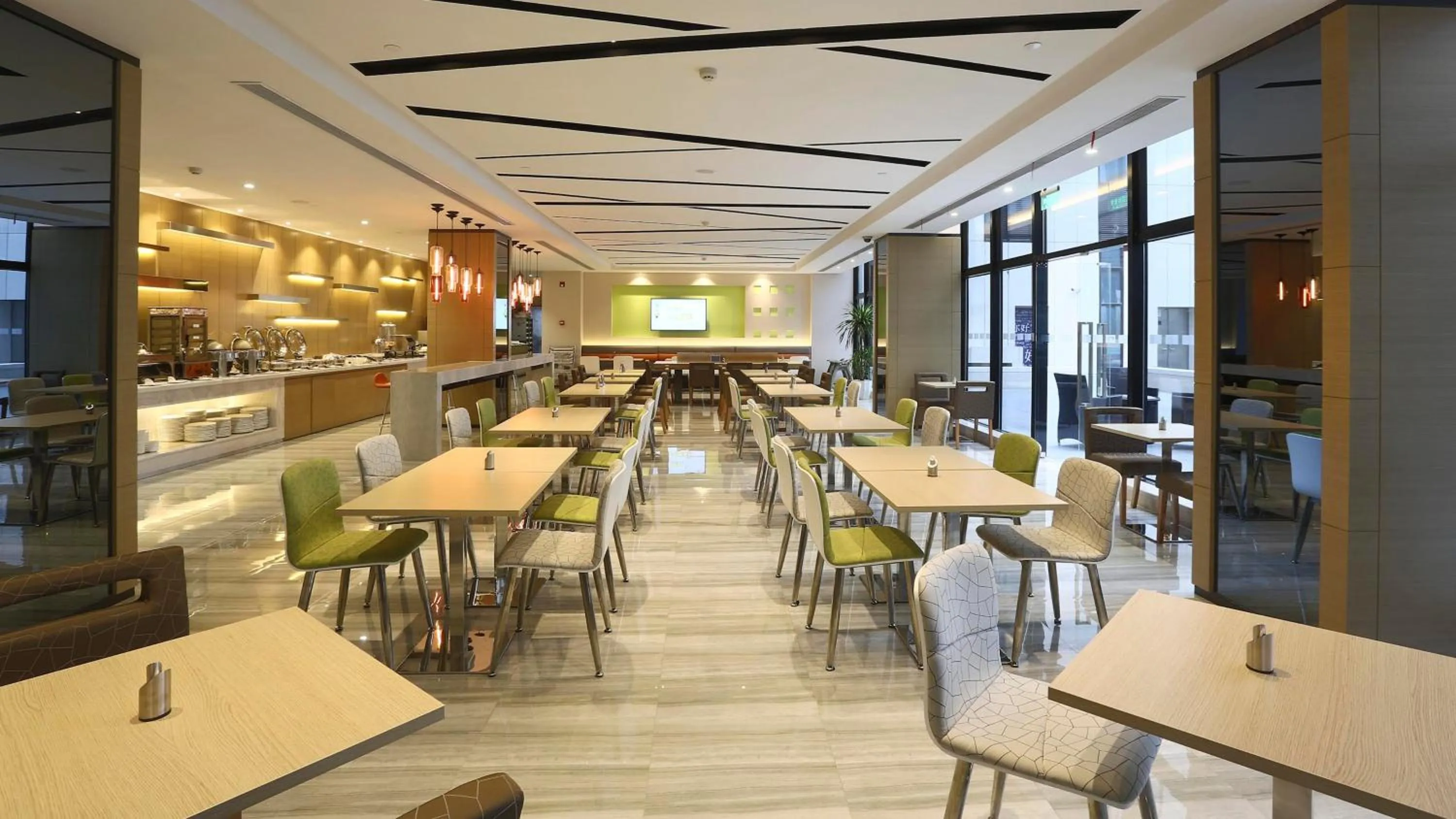 Restaurant/places to eat in Holiday Inn Express Shanghai Gongkang by IHG