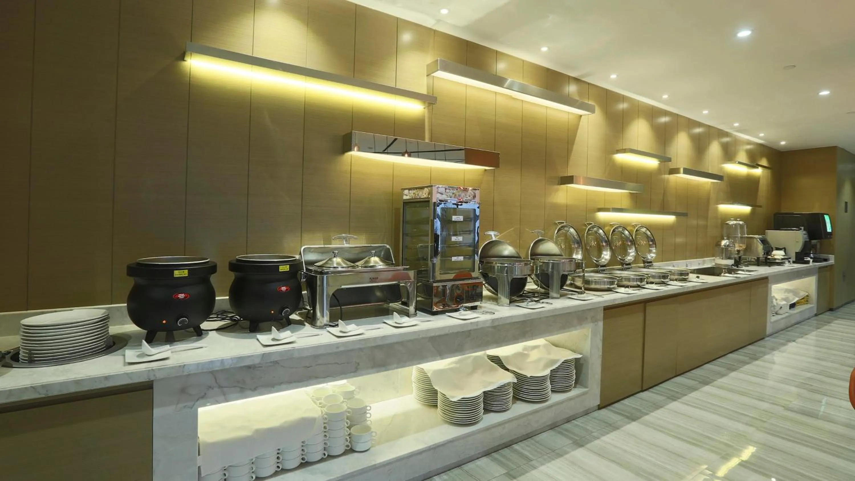 Restaurant/places to eat in Holiday Inn Express Shanghai Gongkang by IHG