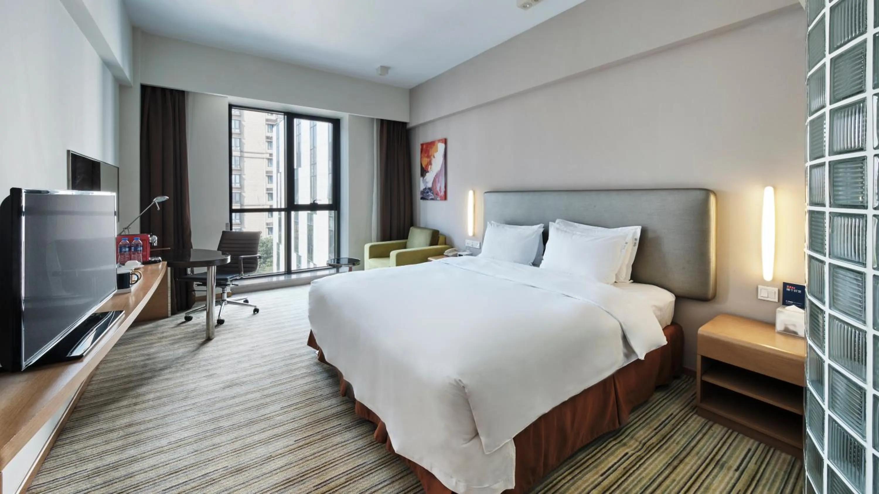 Photo of the whole room, Bed in Holiday Inn Express Shanghai Gongkang by IHG
