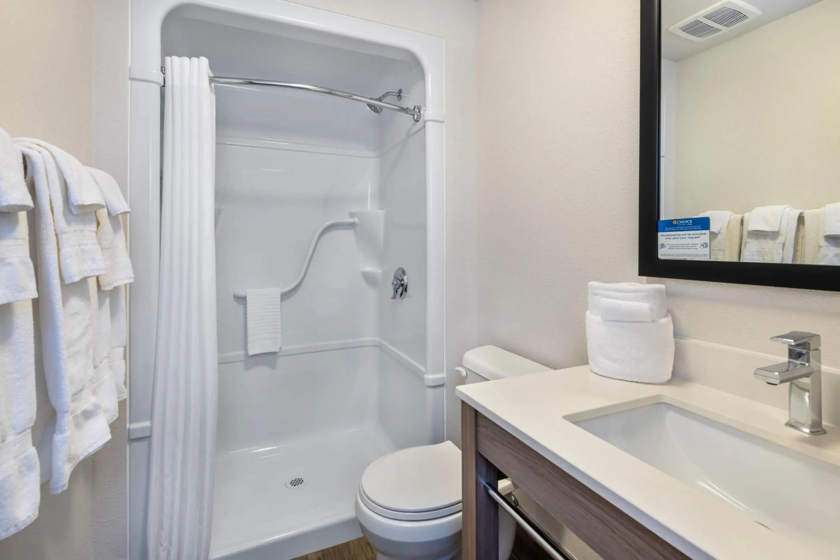 Bedroom in Comfort Inn & Suites Thousand Islands Harbour District