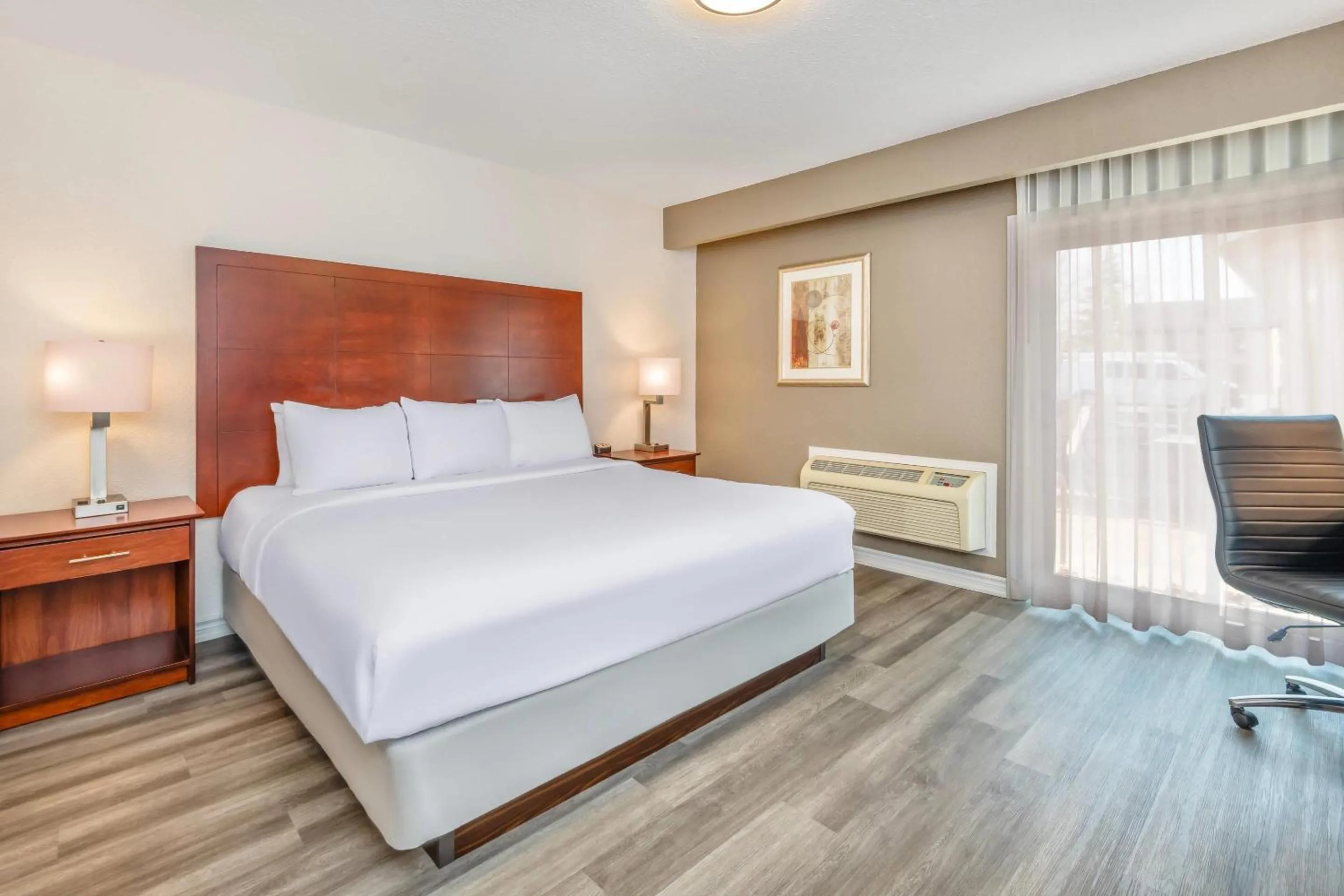 Bedroom, Bed in Comfort Inn & Suites Thousand Islands Harbour District