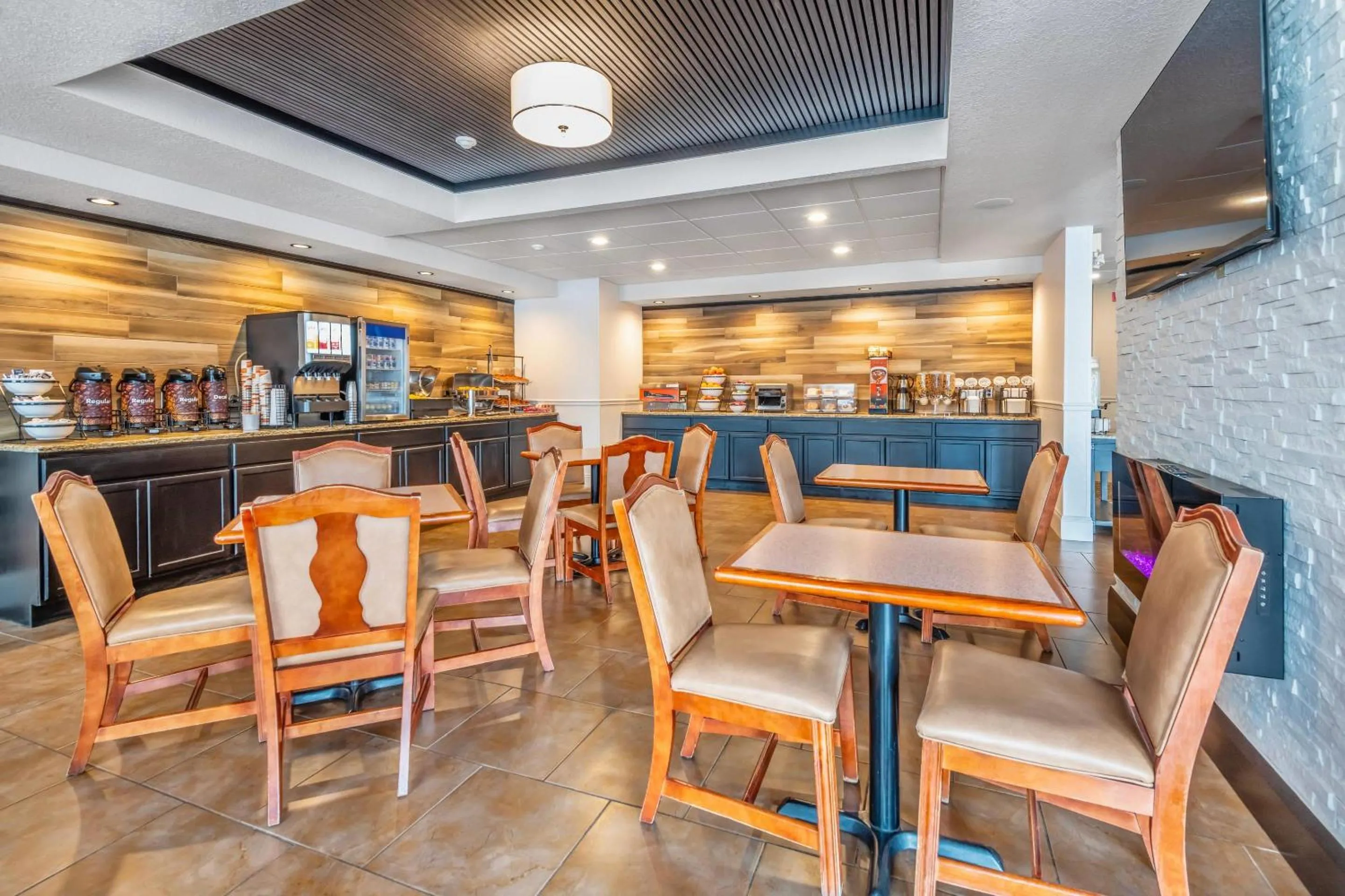 Breakfast in Comfort Inn & Suites Thousand Islands Harbour District