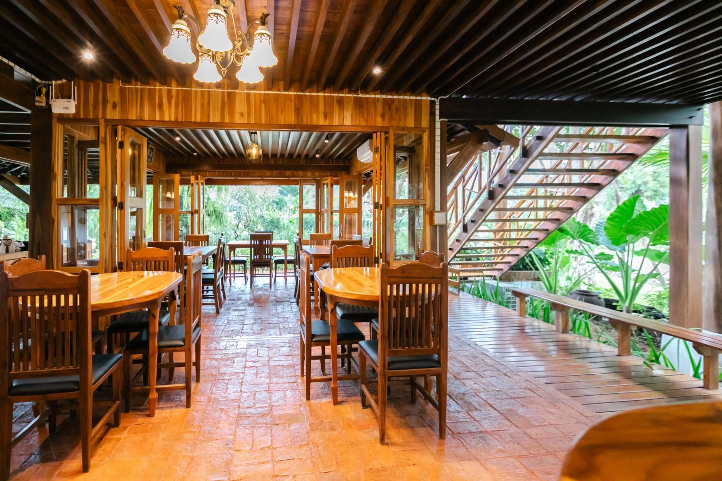 Restaurant/places to eat in Saksila Resort