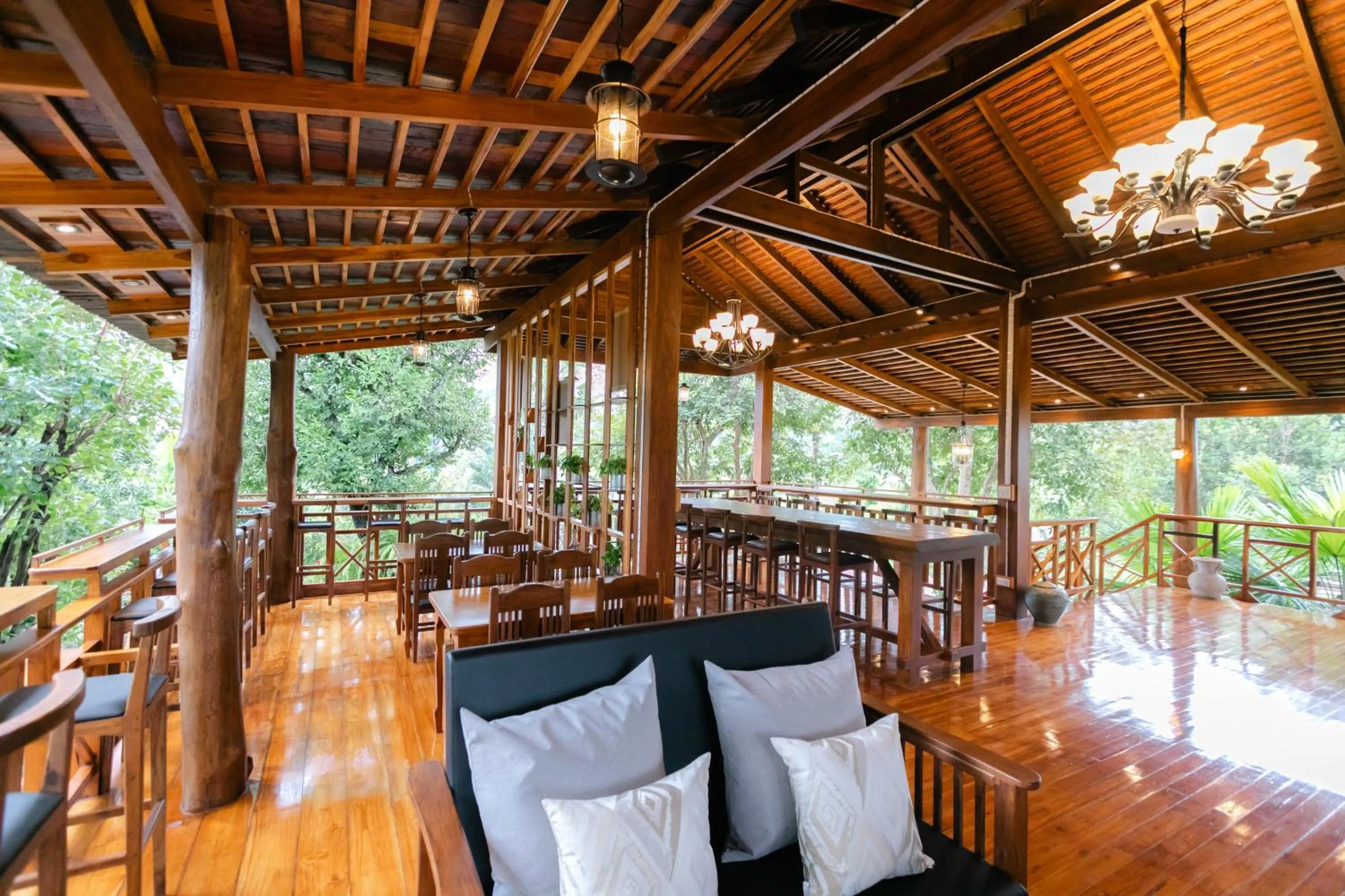 Restaurant/places to eat in Saksila Resort