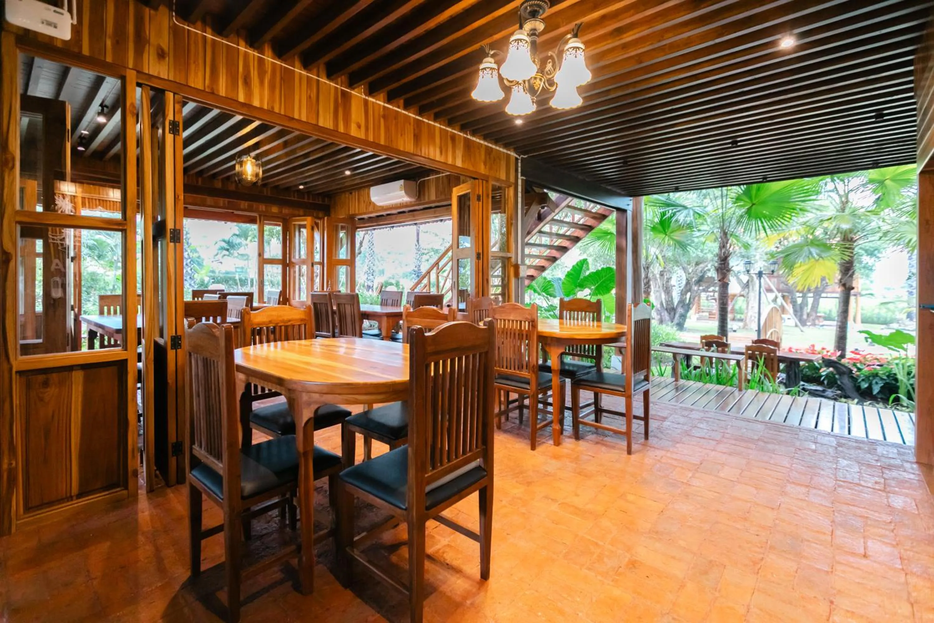 Restaurant/places to eat in Saksila Resort