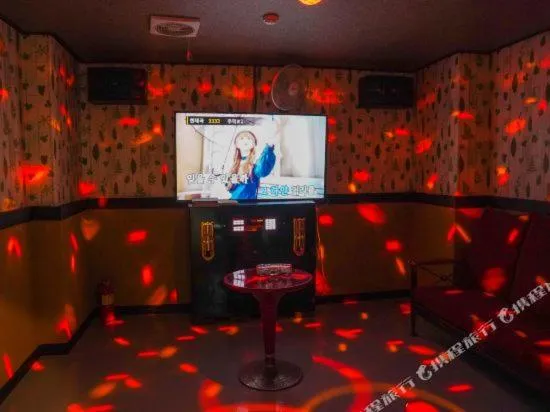 Mangsang Beach Pension