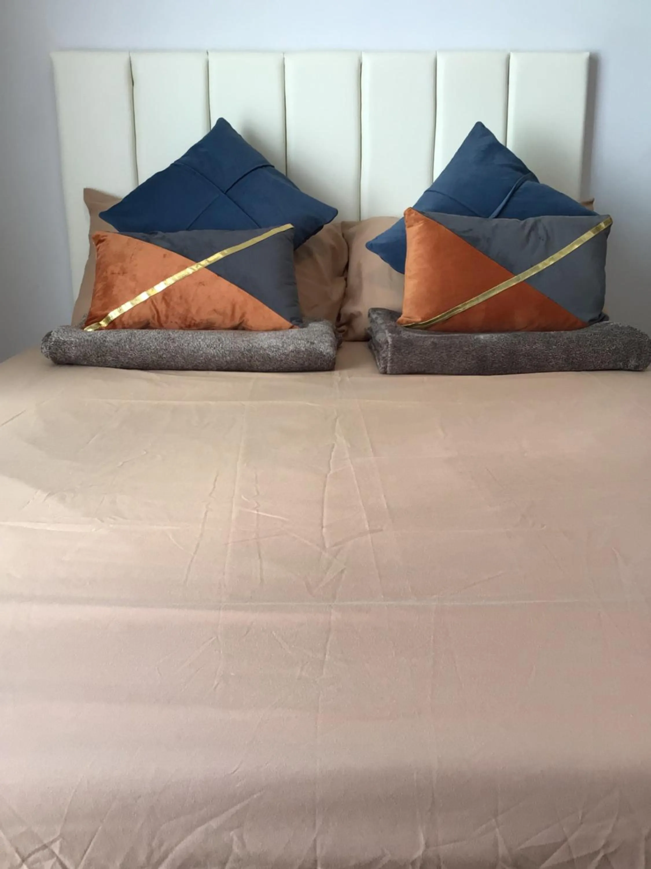 Bed in 6F Balcony View Studio Mesatierra Garden Residences