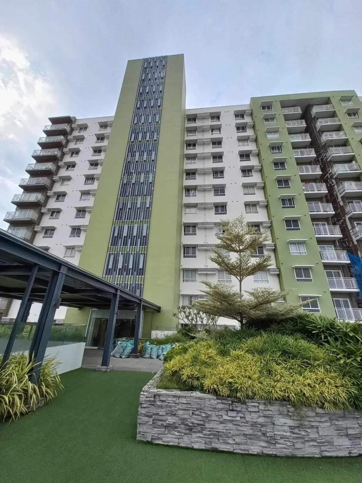 6F Balcony View Studio Mesatierra Garden Residences