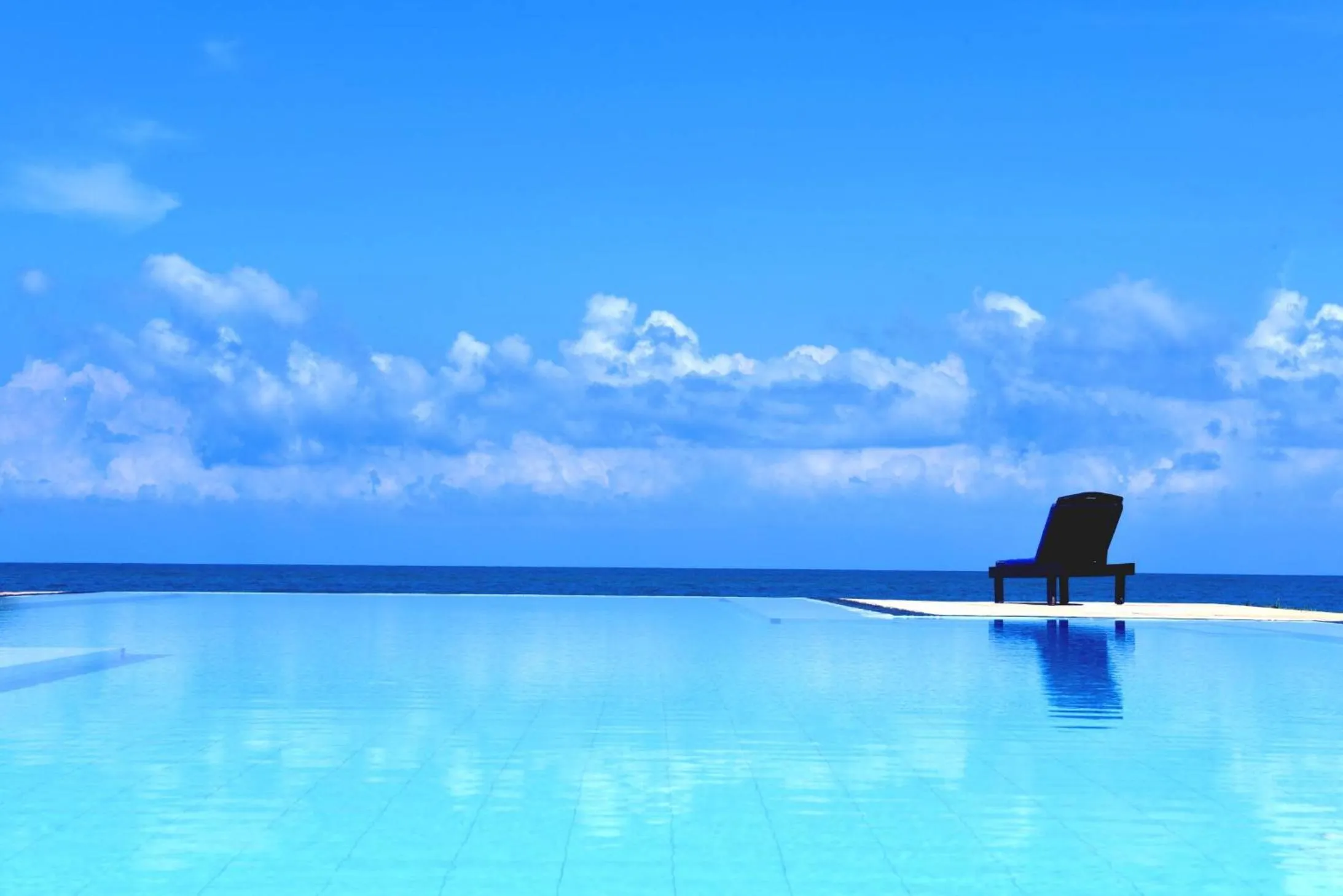 Evening entertainment in Palagama Beach Resort