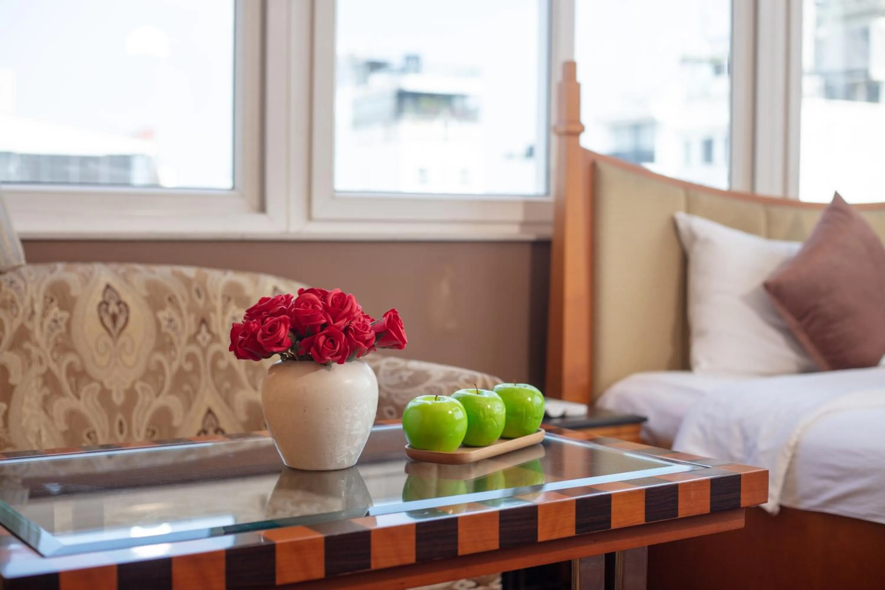 Food and drinks, Bed in Golden Sunshine Villa Hotel and Travel