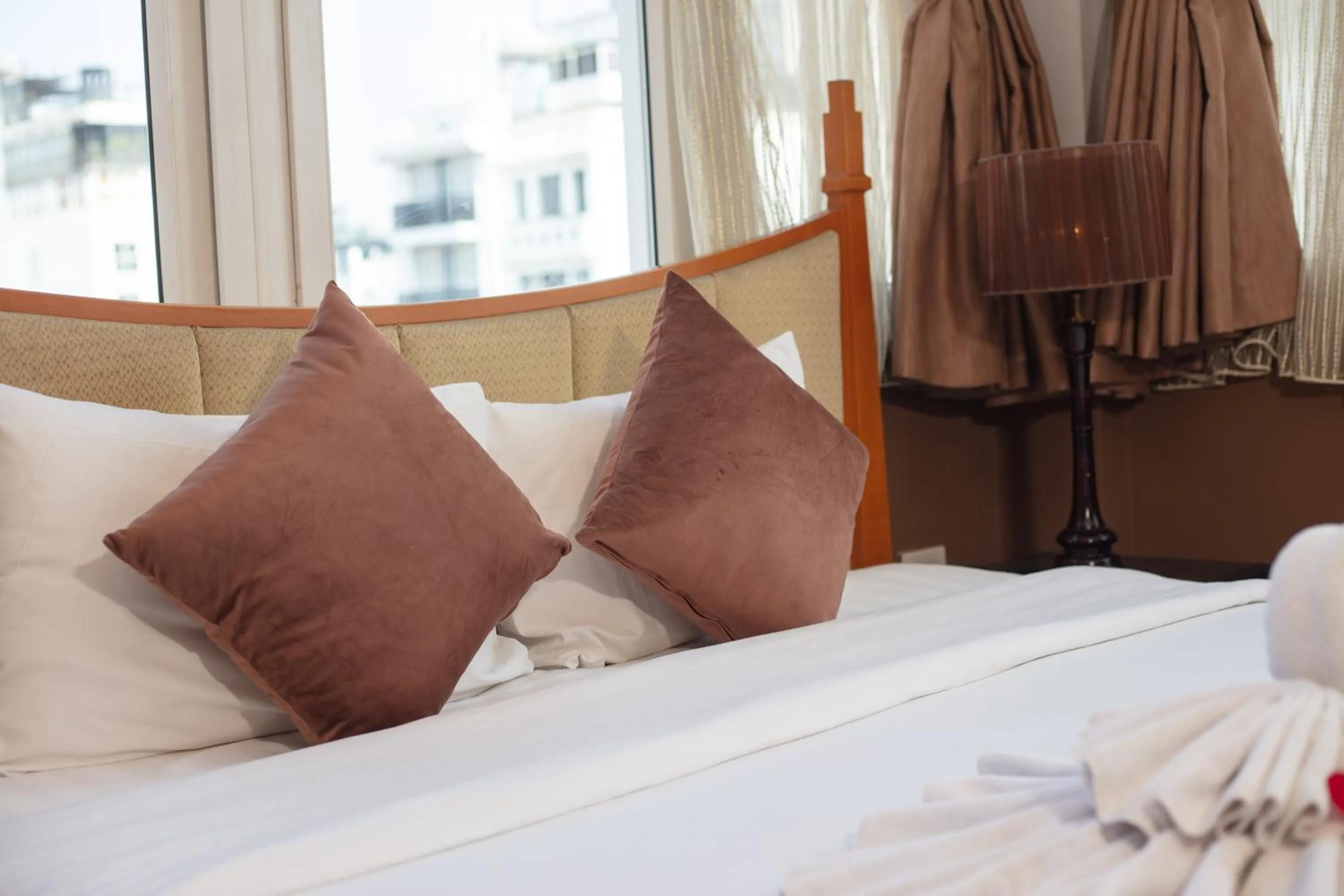 Bed in Golden Sunshine Villa Hotel and Travel